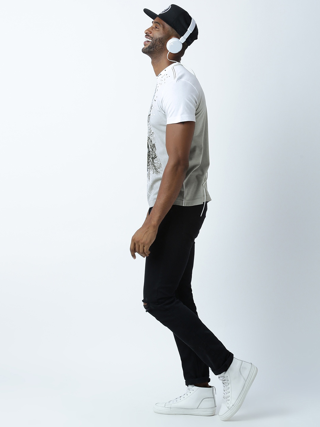 

Huetrap Men White Printed T-shirt