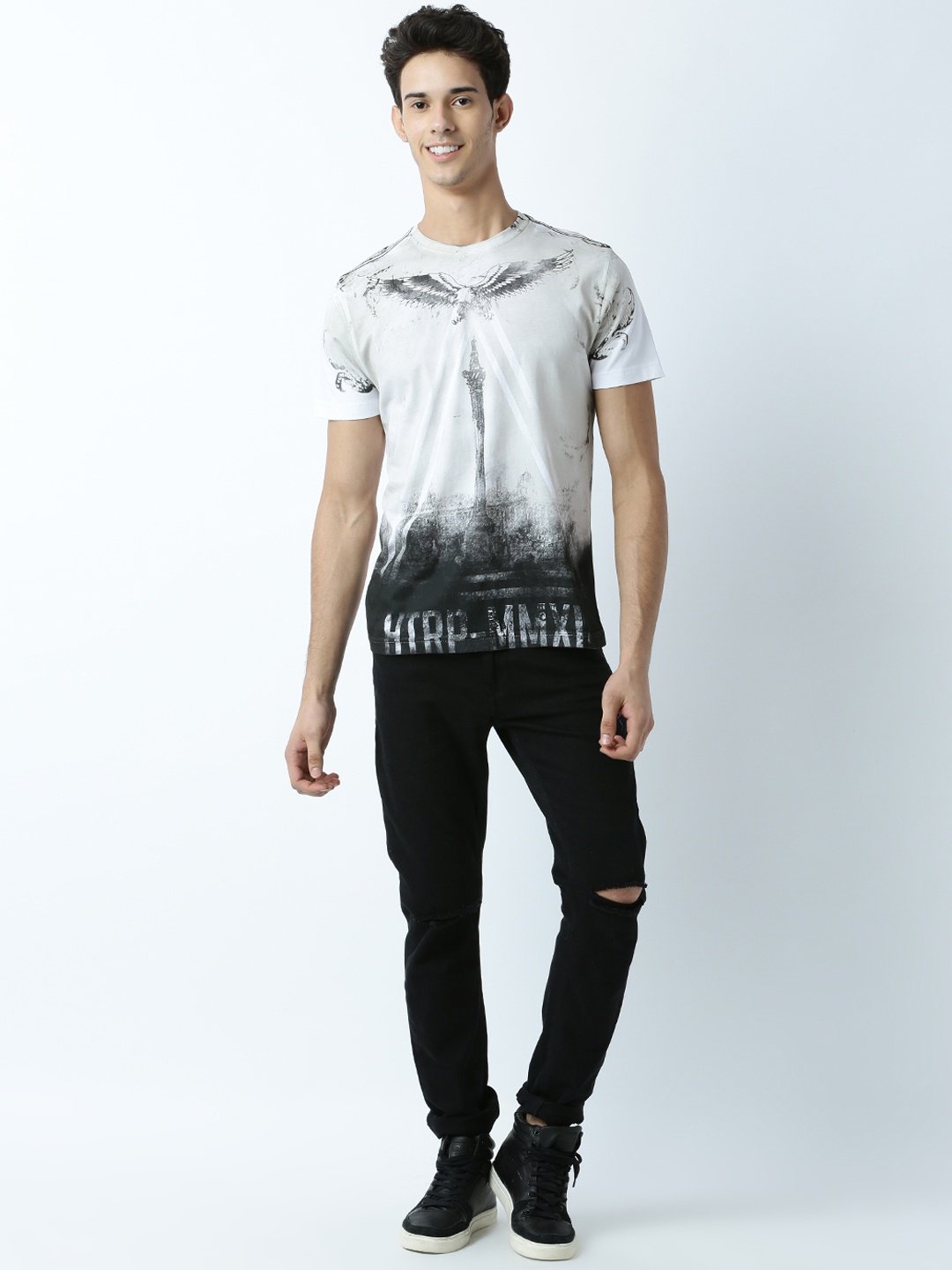 

Huetrap Men White & Black Printed Round Neck T-shirt