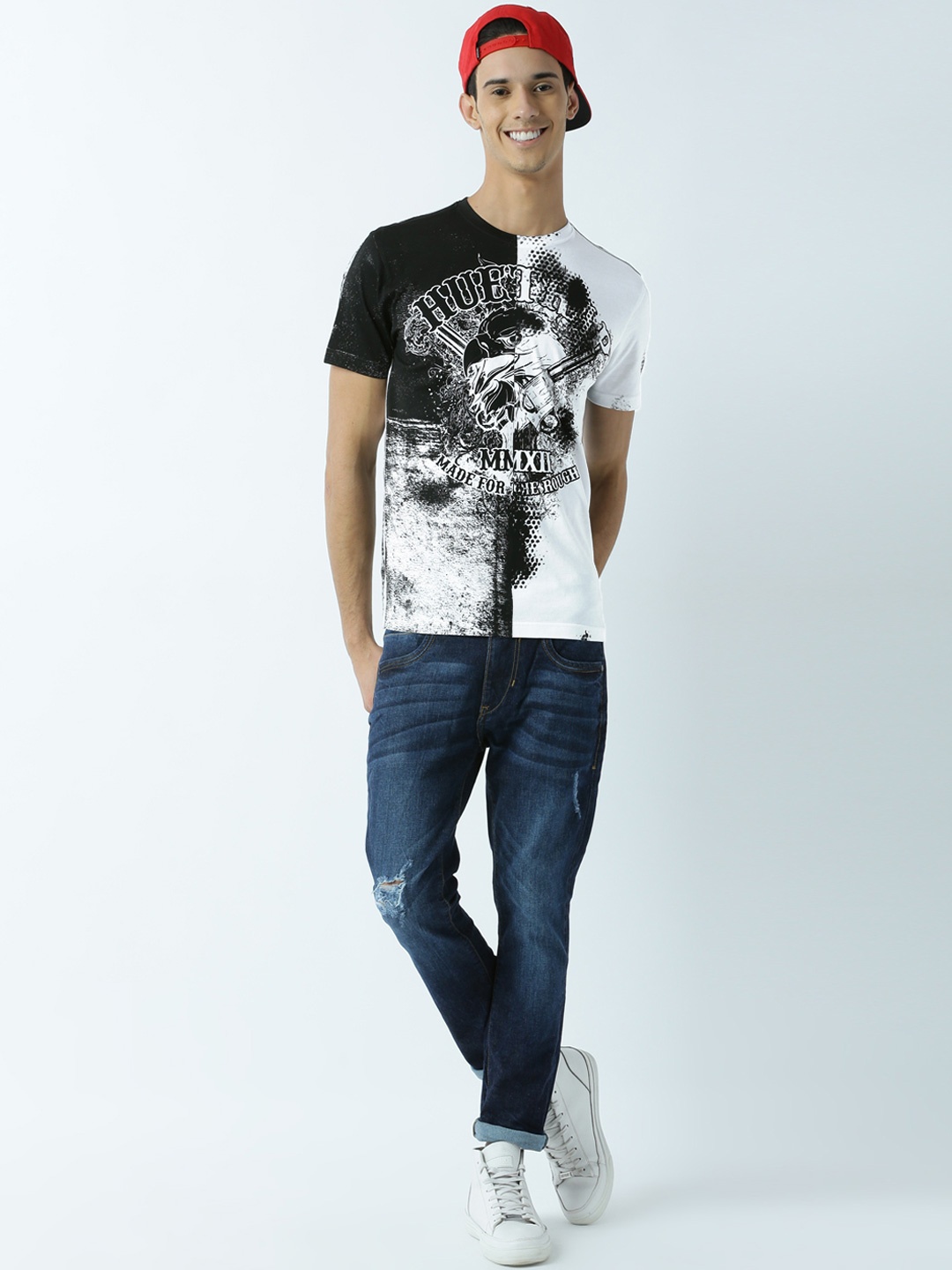 

Huetrap Men White & Black Printed Round Neck T-Shirt