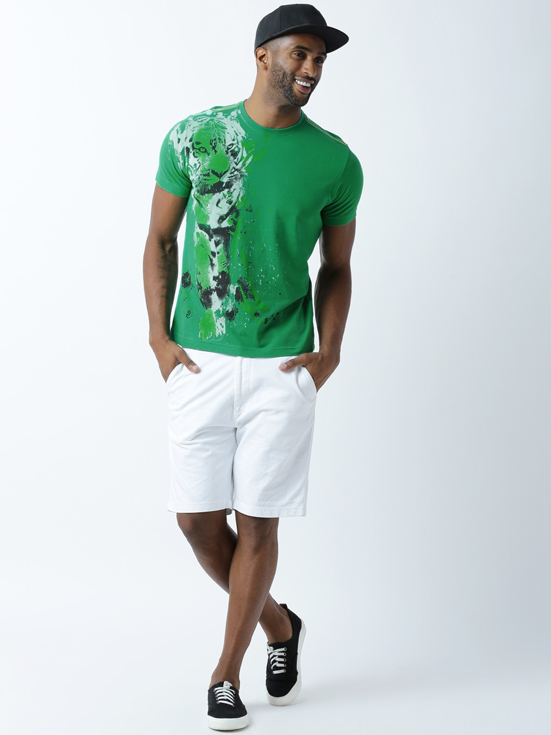 

Huetrap Men Green Printed Round Neck T-Shirt
