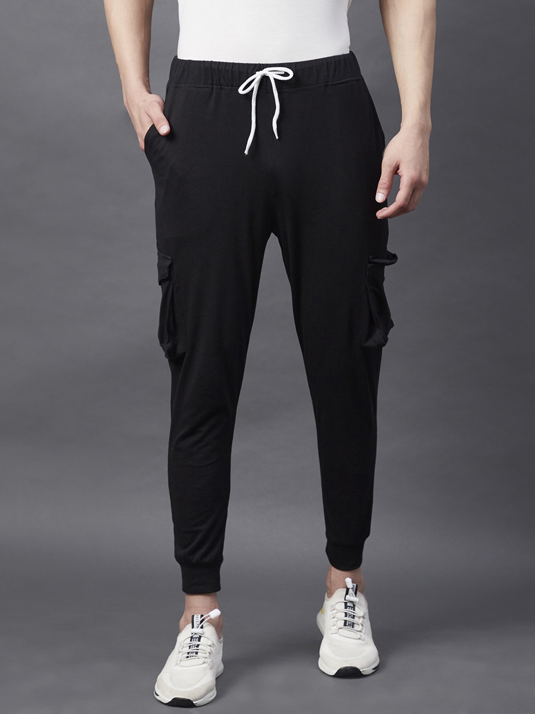 

Rigo Men Solid Cargo Joggers, Black