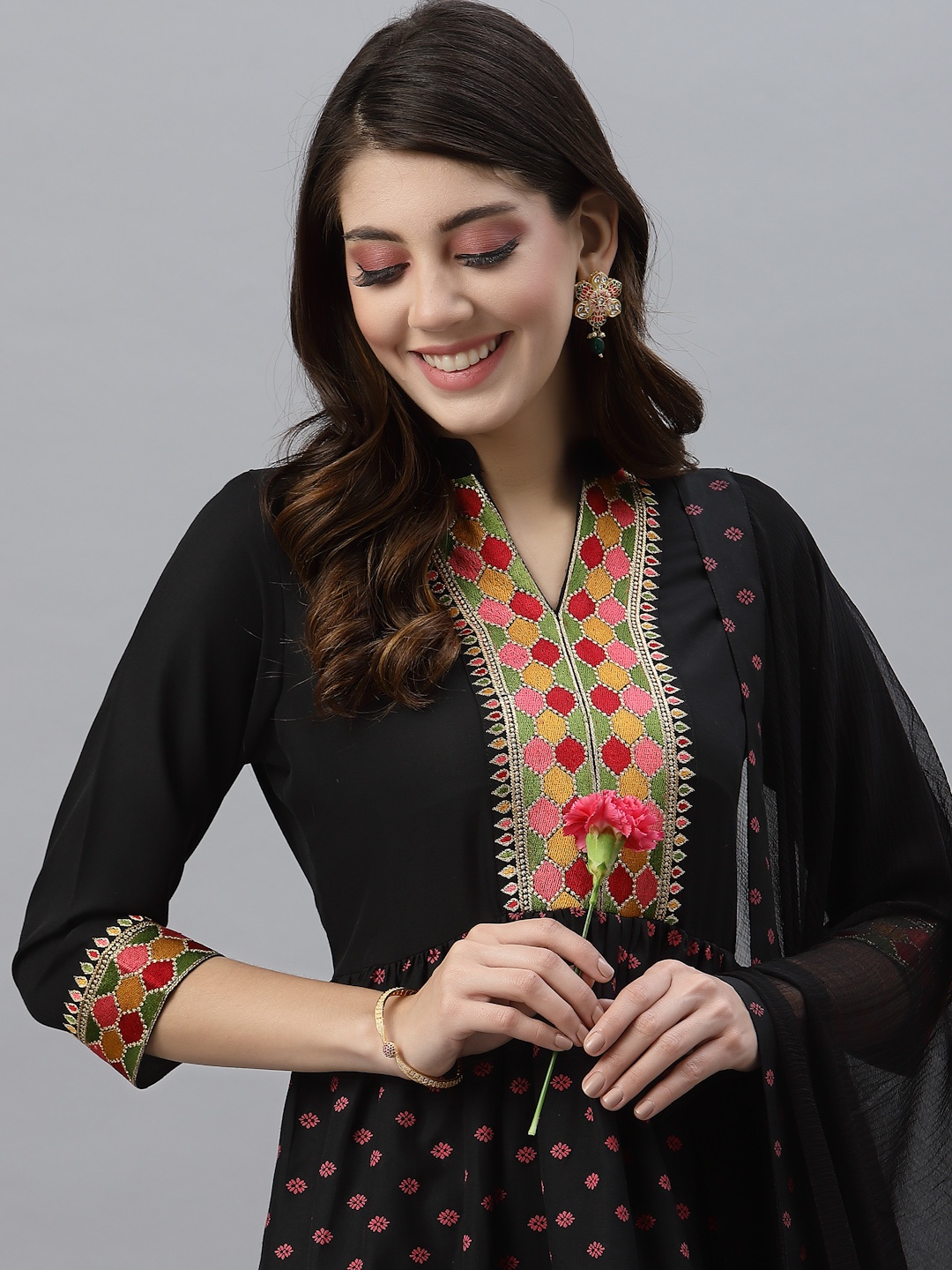 

SKYLEE Women Black Floral Printed Thread Work Kurta With Dupatta