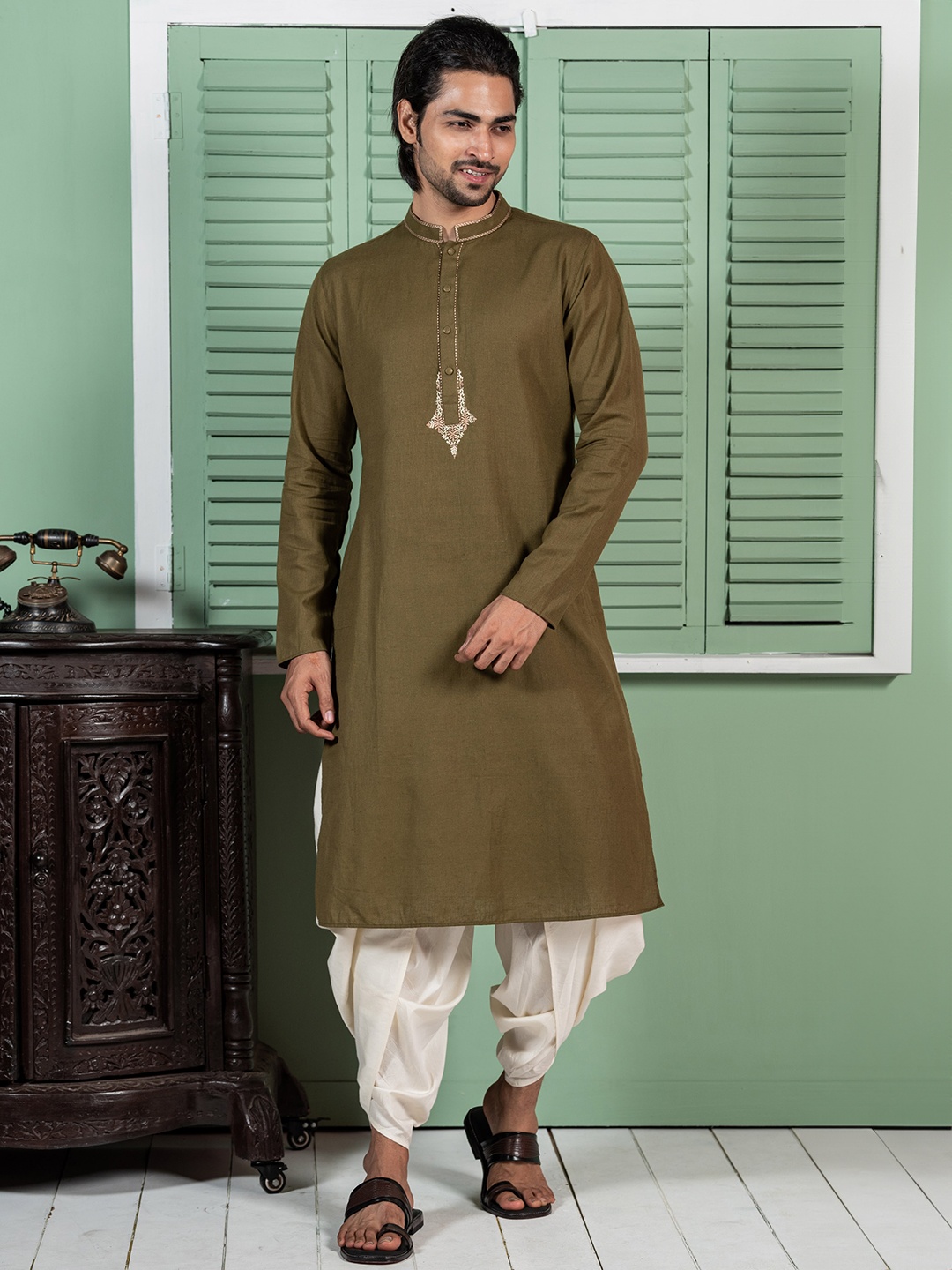 

KISAH Men Olive Green Solid Kurta