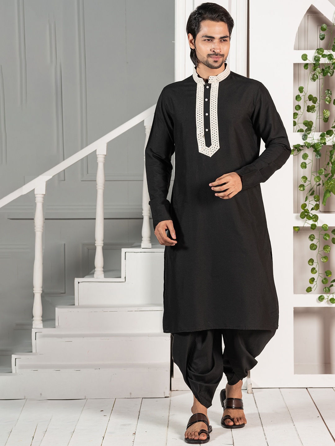 

KISAH Men Black Solid Kurta