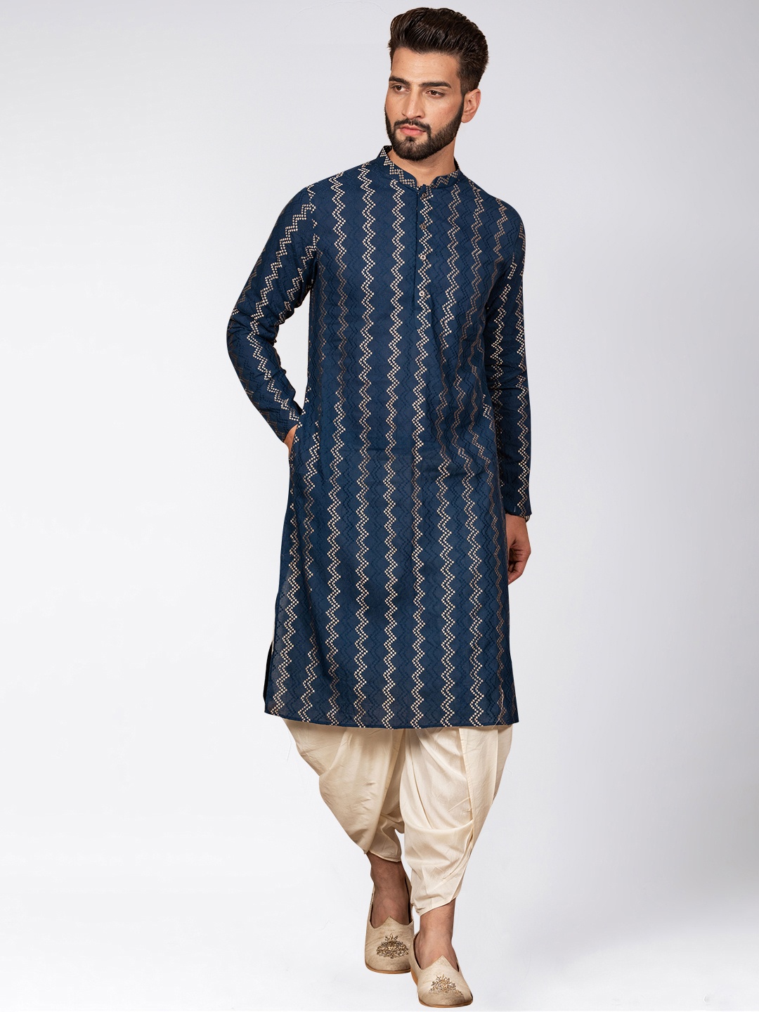 

KISAH Men Textured Regular Fit Thread Work Kurta, Navy blue