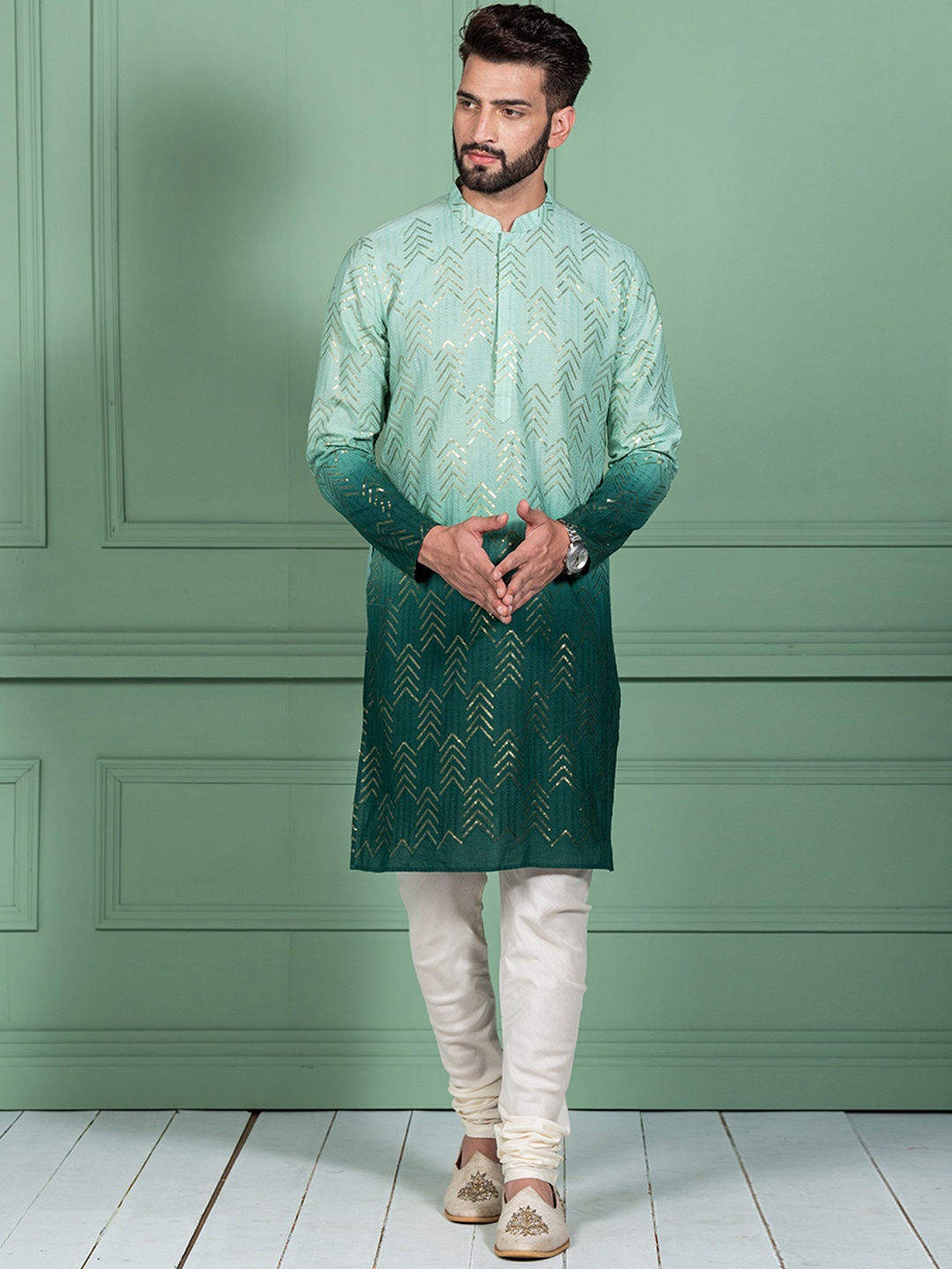 

KISAH Men Ombre Regular Fit Sequinned Kurta, Green