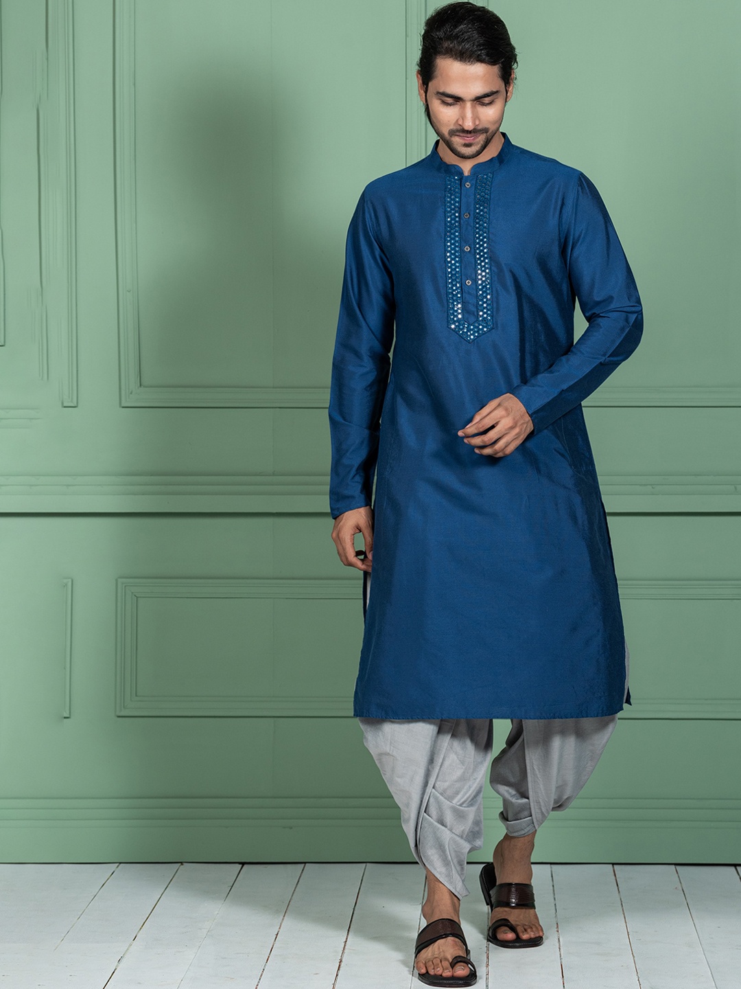 

KISAH Men Navy Blue Thread Work Kurta