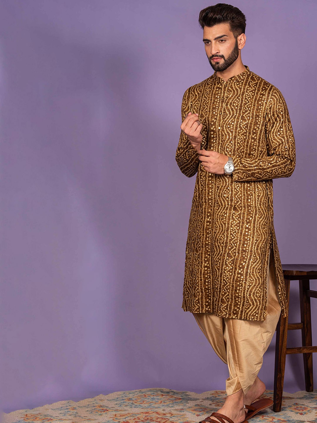 

KISAH Men Mustard Yellow Geometric Striped Thread Work Anarkali Kurta