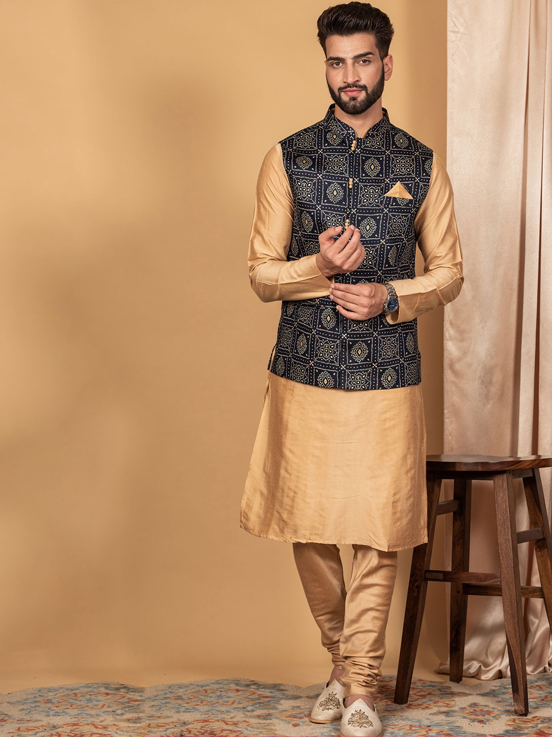 

KISAH Men Navy Blue Embroidered Kurta with Churidar