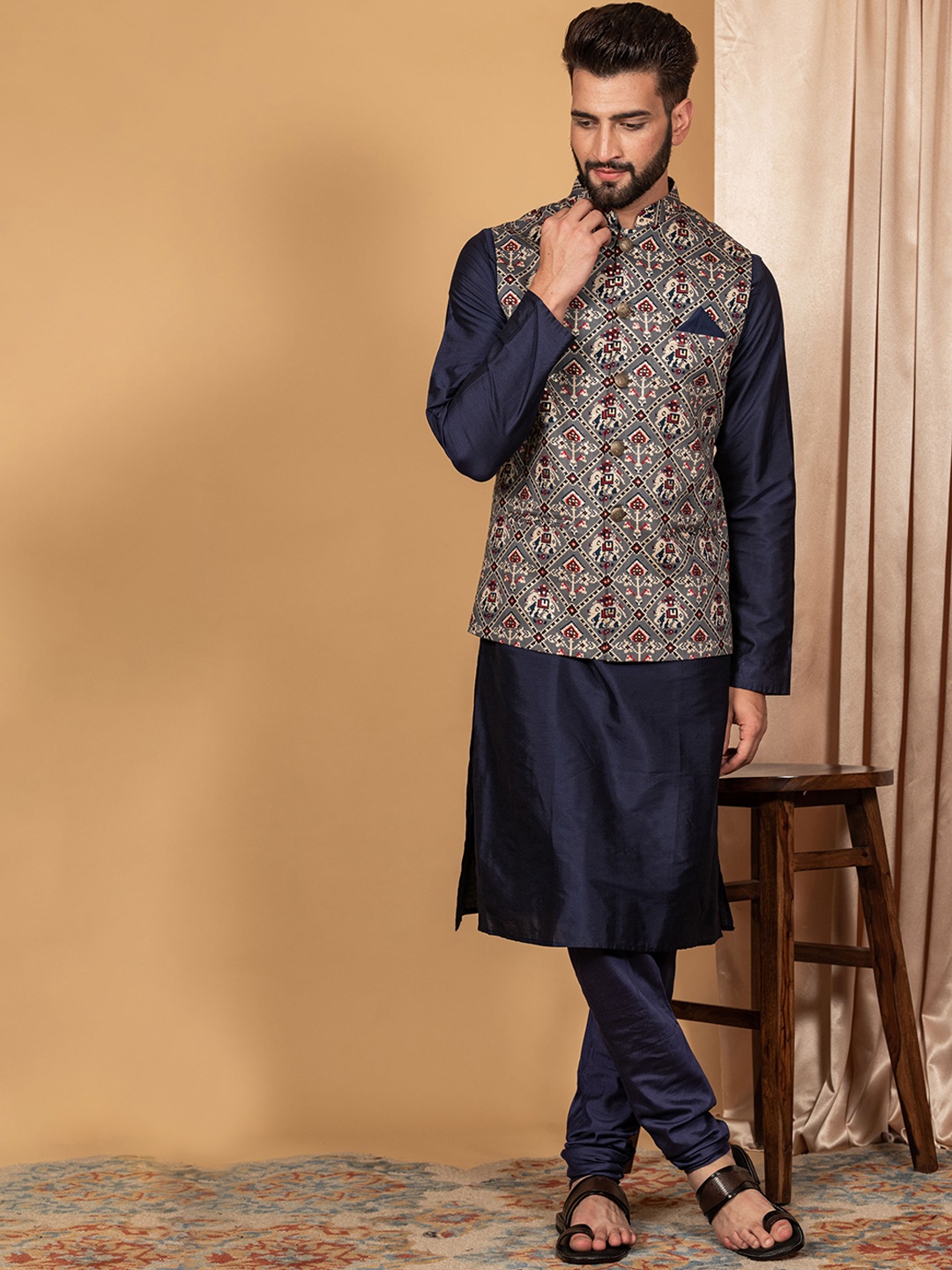 

KISAH Men Navy Blue Kurta with Churidar