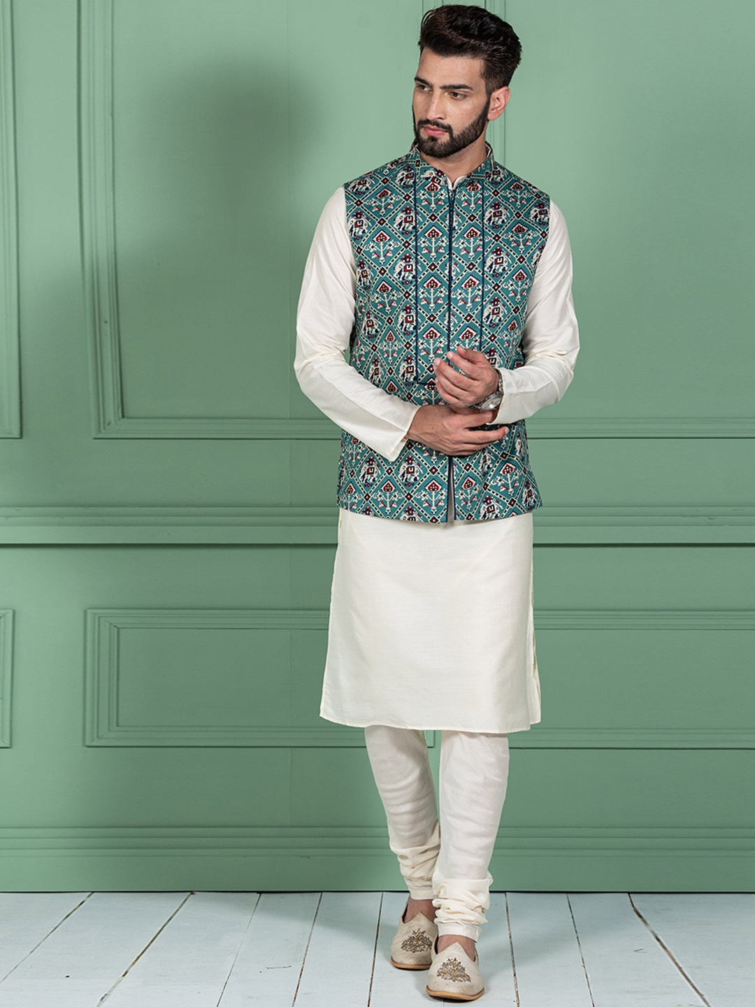 

KISAH Men Green Kurta with Churidar Jacket Set
