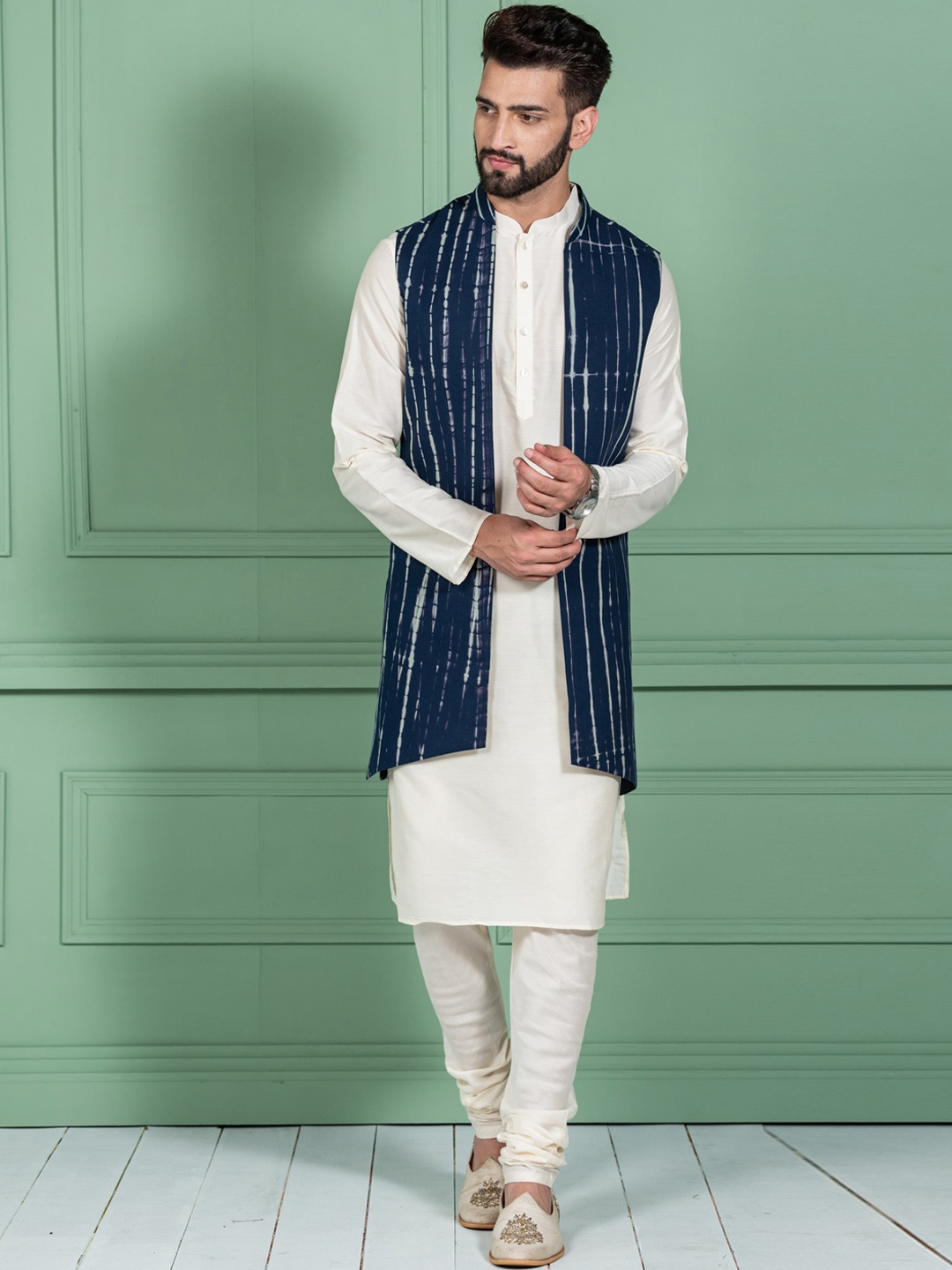 

KISAH Men Navy Blue Kurta with Churidar