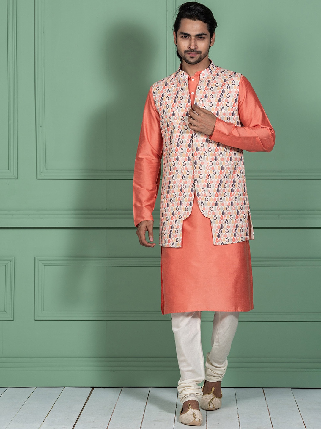 

KISAH Men Multicoloured Layered Thread Work Kurta with Pyjamas, Multi