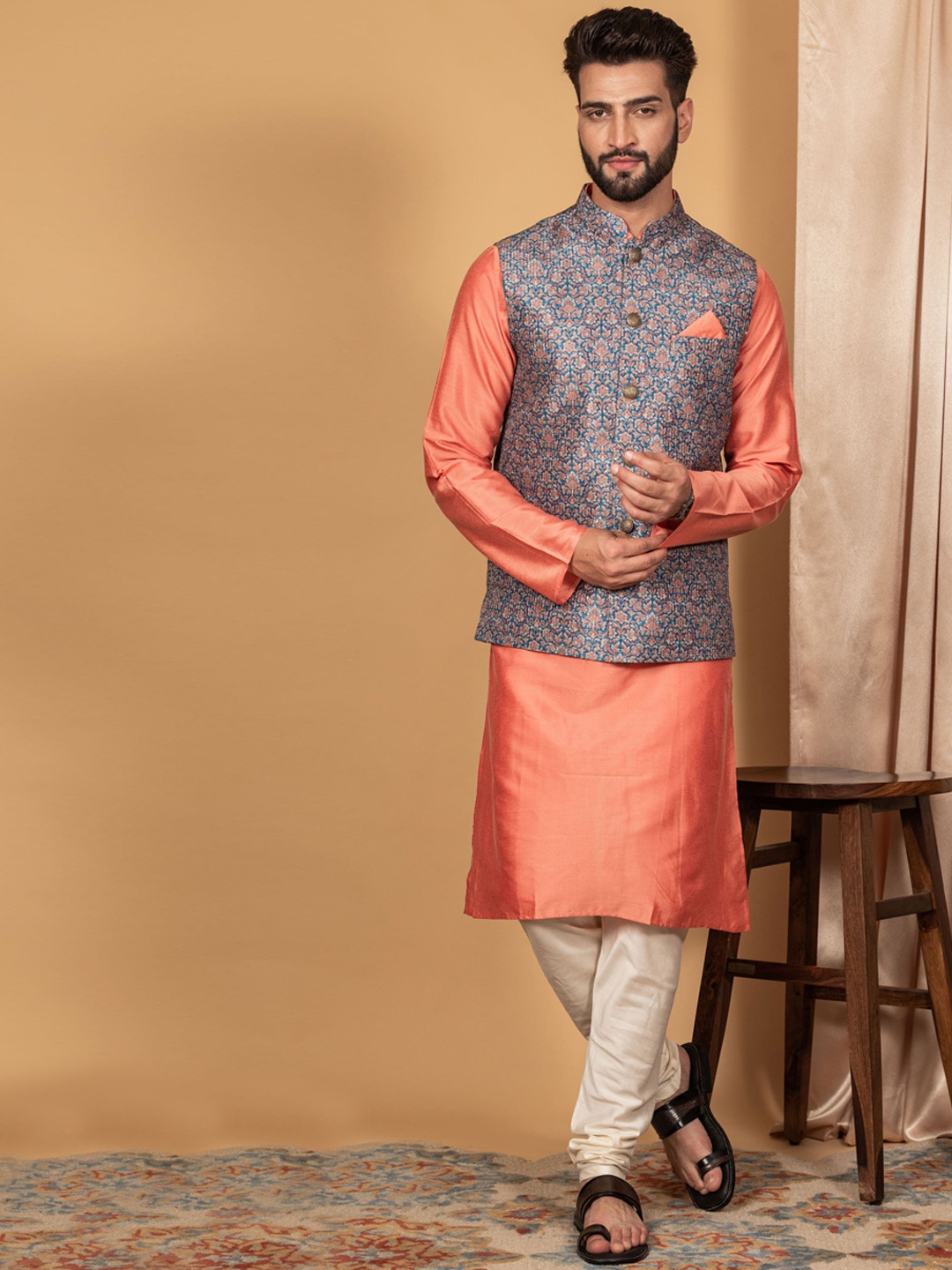 

KISAH Men Blue Printed Kurta Jacket Set
