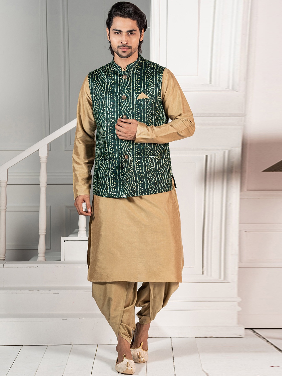 

KISAH Men Green Empire Kurta Jacket Set