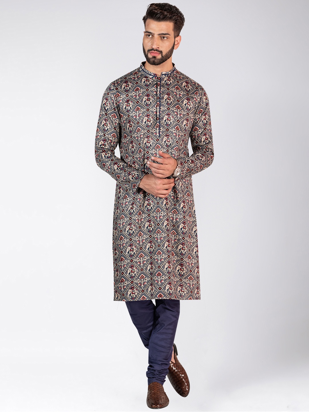 

KISAH Men Grey Printed Kurta with Churidar