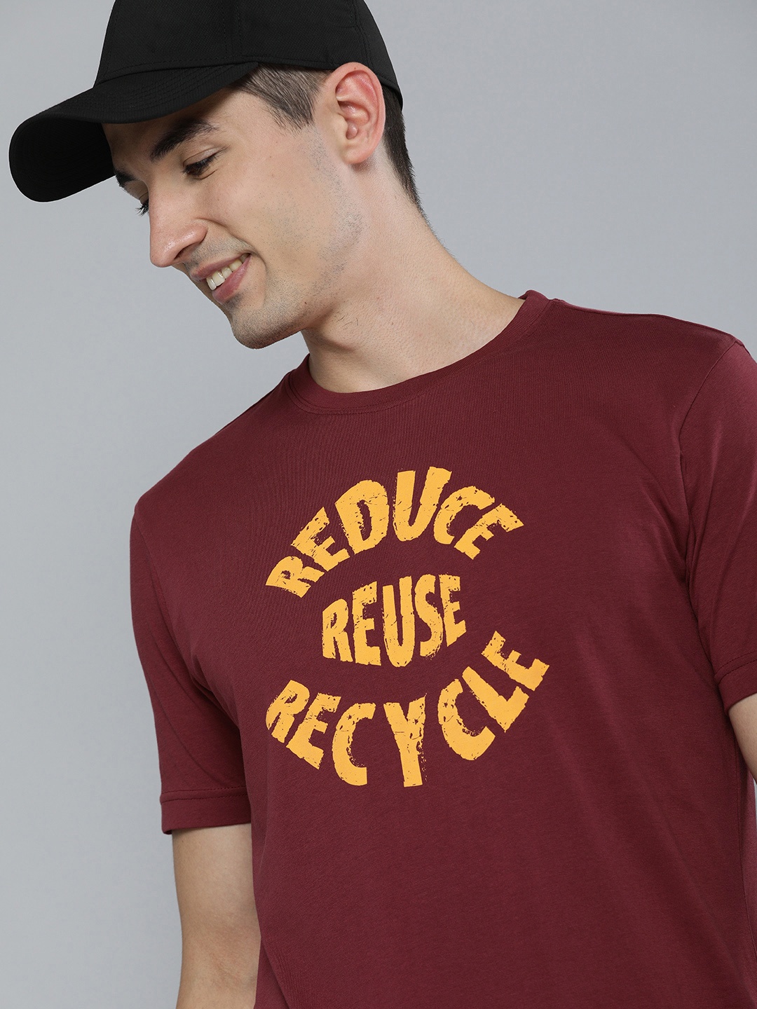

HERE&NOW Men Maroon Typography Printed Pure Cotton T-shirt