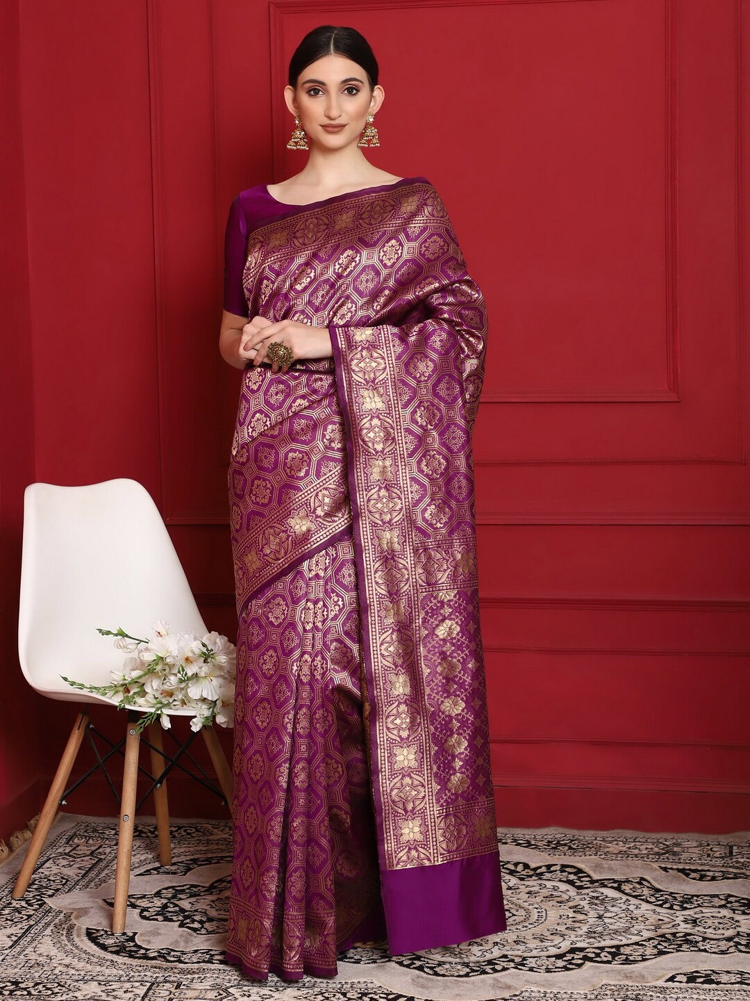 

Glemora Magenta & Gold-Toned Woven Design Zari Silk Blend Kanjeevaram Saree