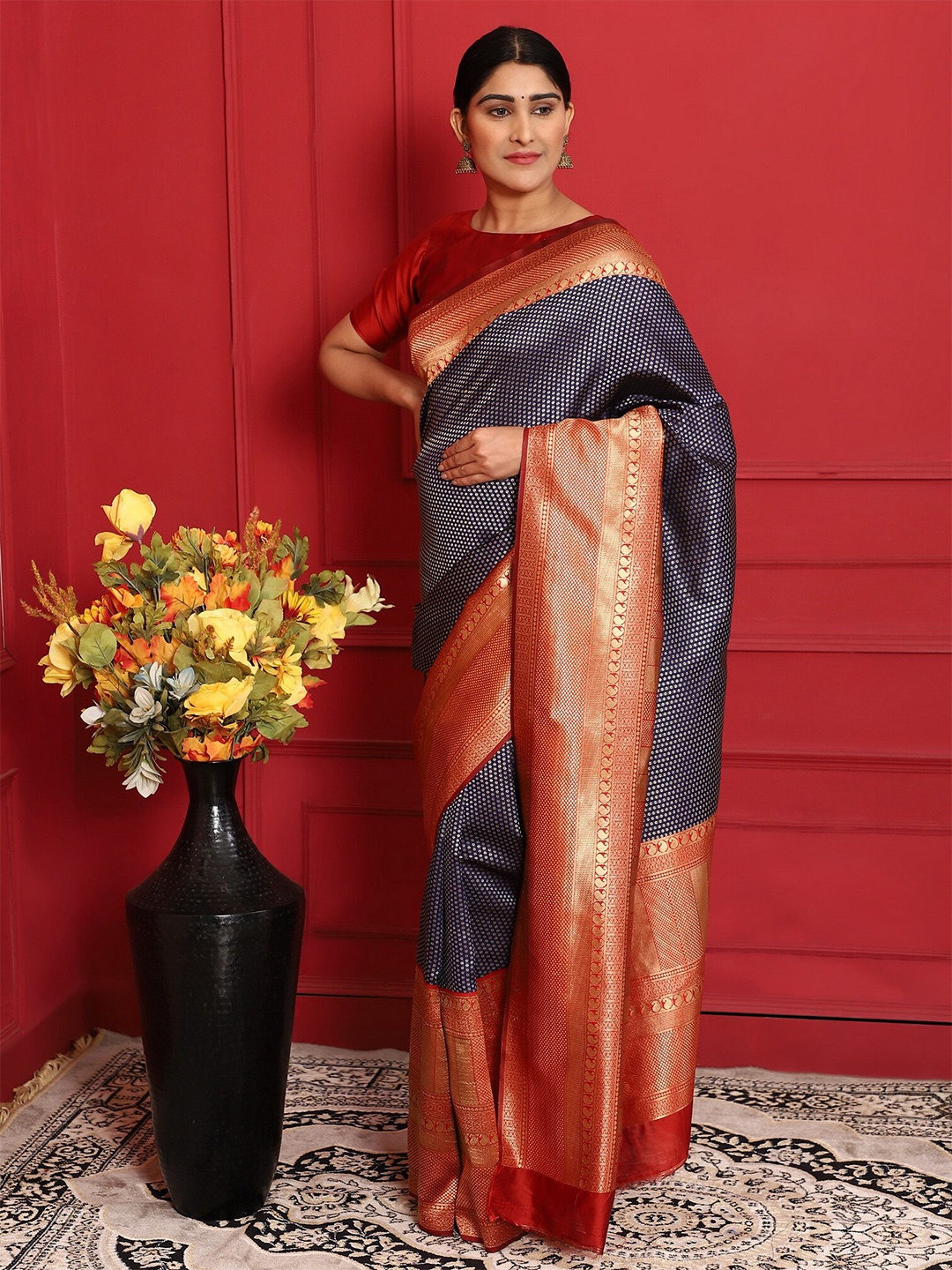 

Glemora Navy Blue & Red Woven Design Zari Silk Blend Kanjeevaram Saree