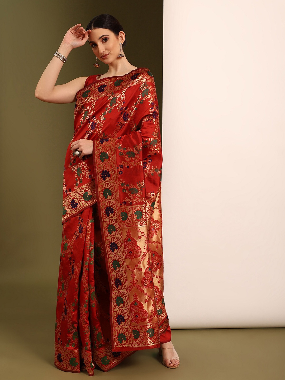 

Glemora Red & Gold-Toned Floral Zari Silk Blend Kanjeevaram Saree