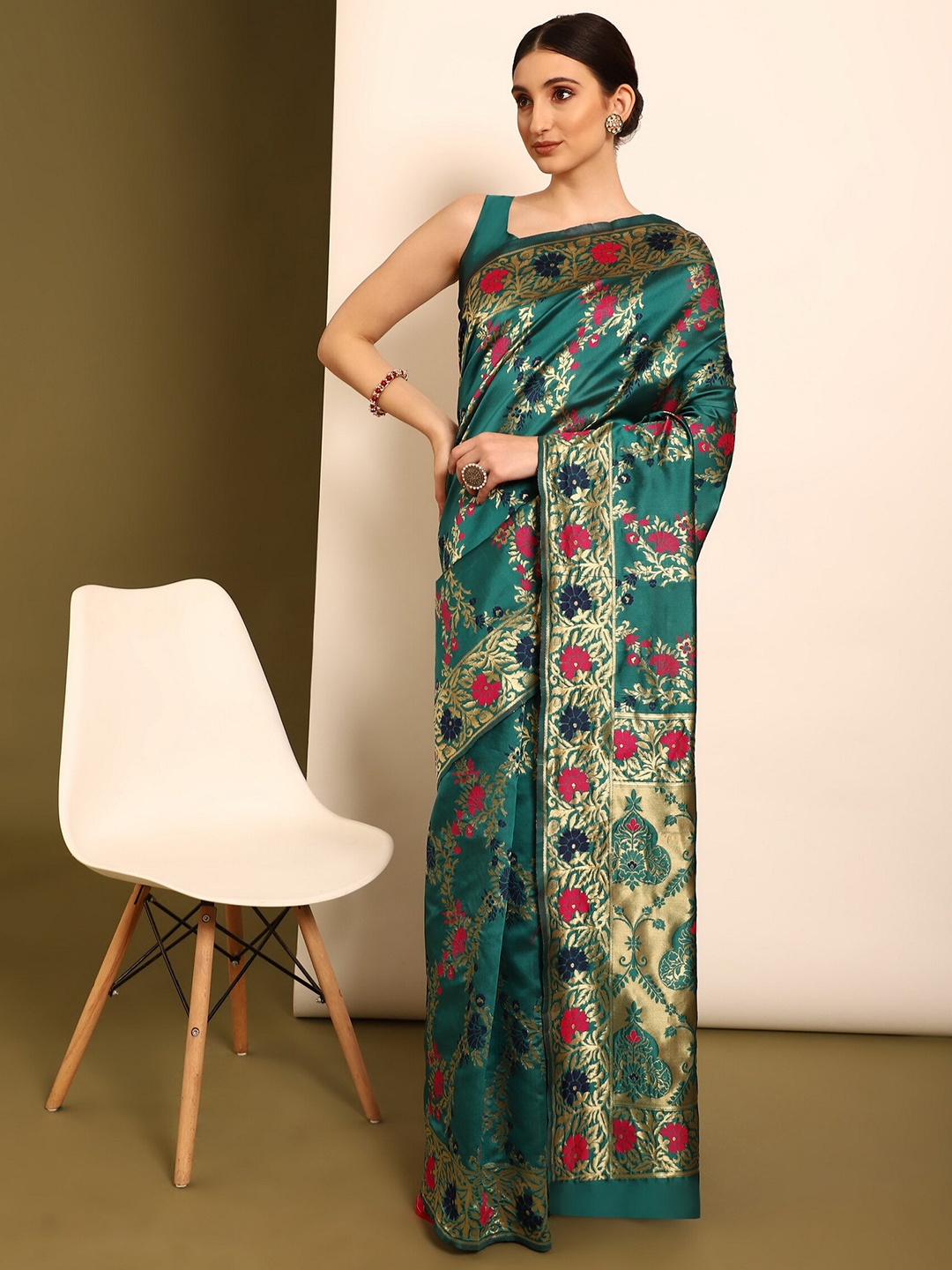 

Glemora Green & Red Ethnic Motifs Zari Kanjeevaram Saree