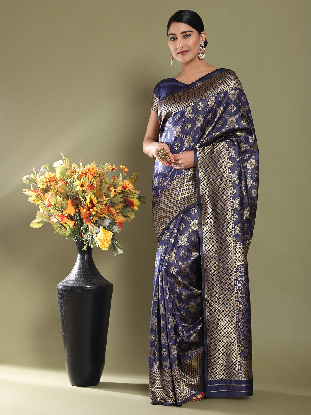 

Glemora Navy Blue & Gold-Toned Woven Design Zari Silk Blend Kanjeevaram Saree