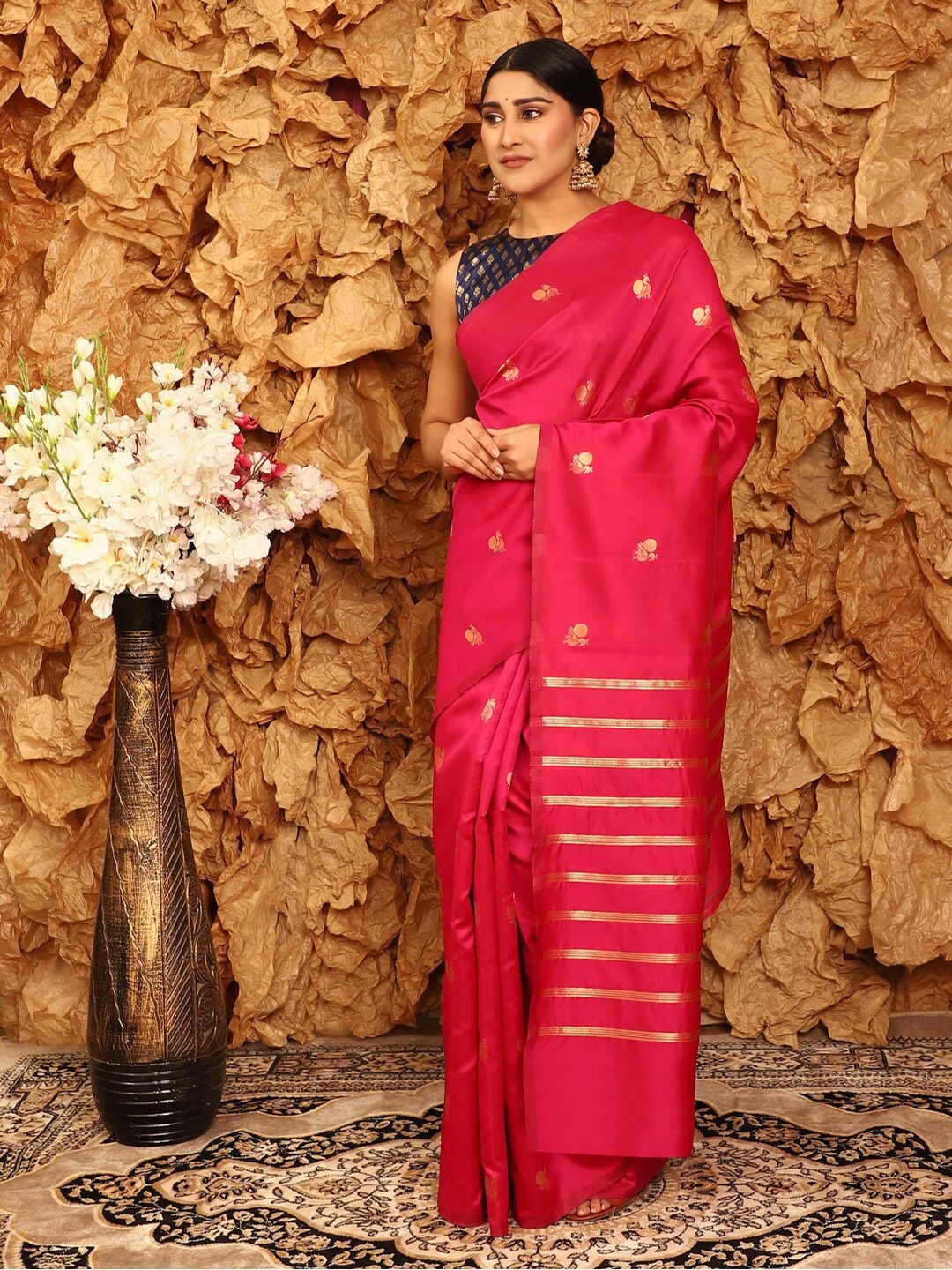 

Glemora Pink & Gold-Toned Woven Design Zari Silk Blend Kanjeevaram Saree