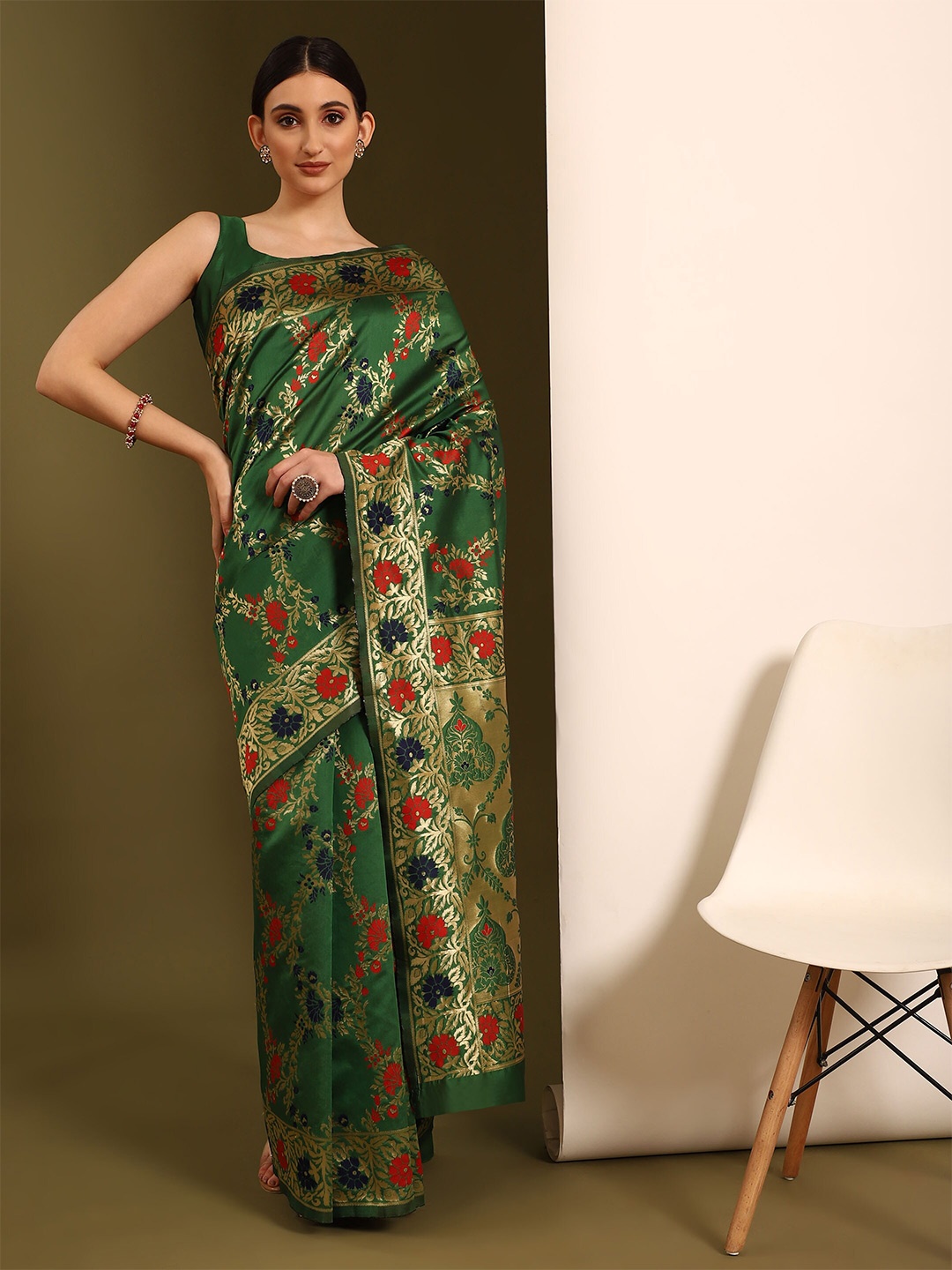 

Glemora Green & Gold-Toned Woven Design Zari Silk Blend Banarasi Saree