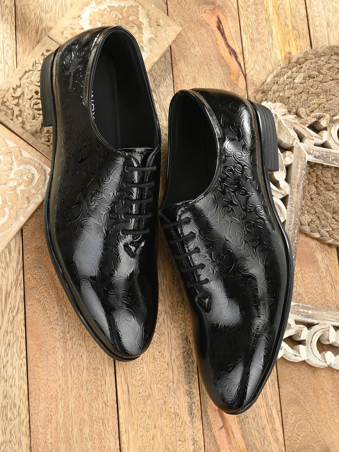 

FINNOY Men Black Solid Formal Derbys
