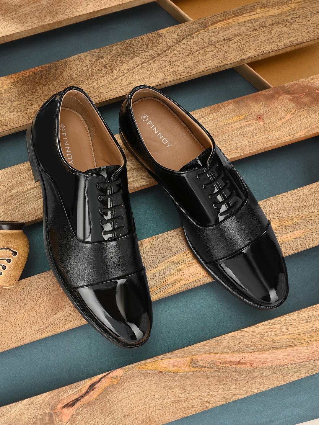 

FINNOY Men Black Solid Synthetic Formal Derbys