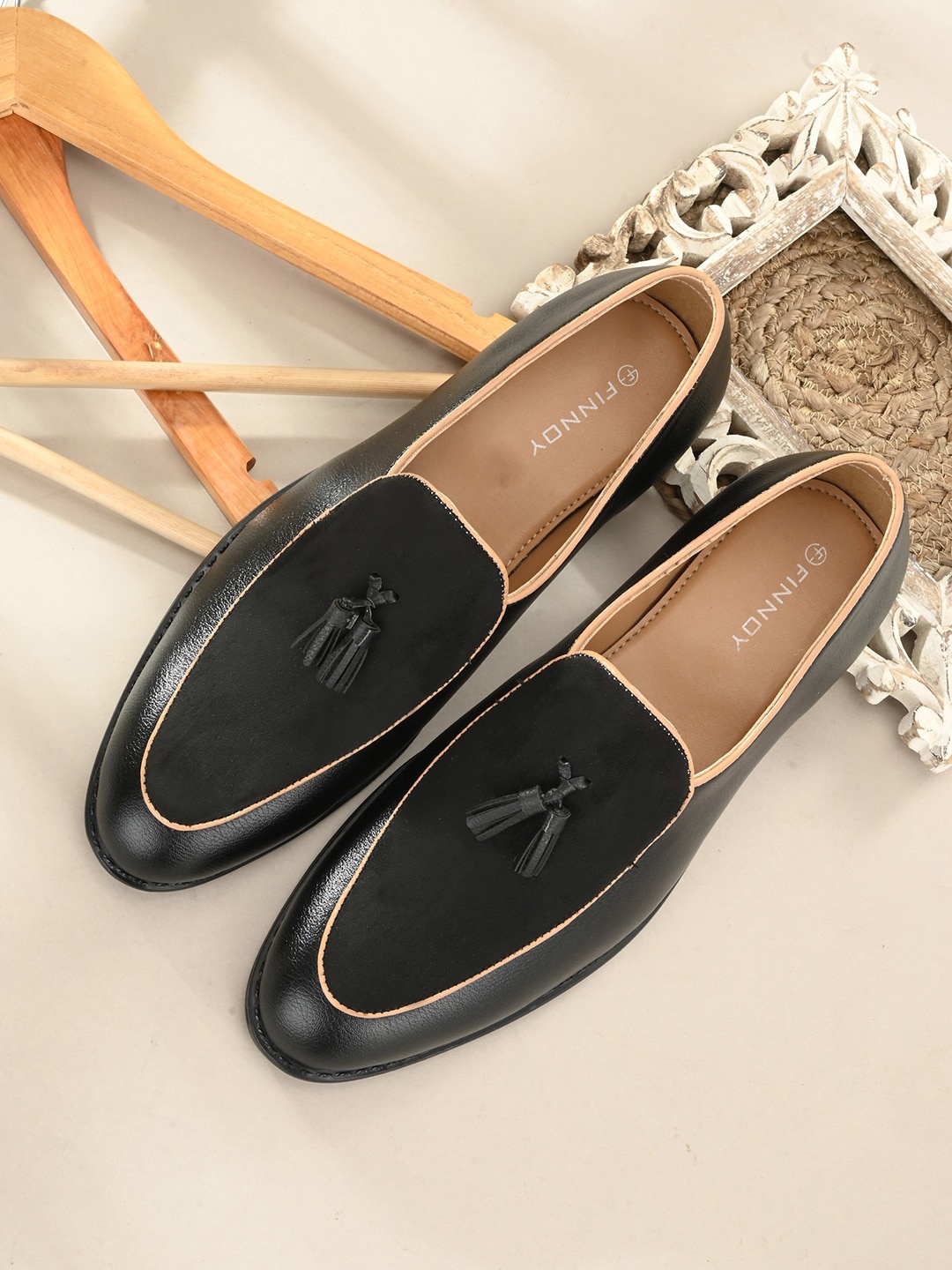 

FINNOY Men Black Slip-On Sneakers