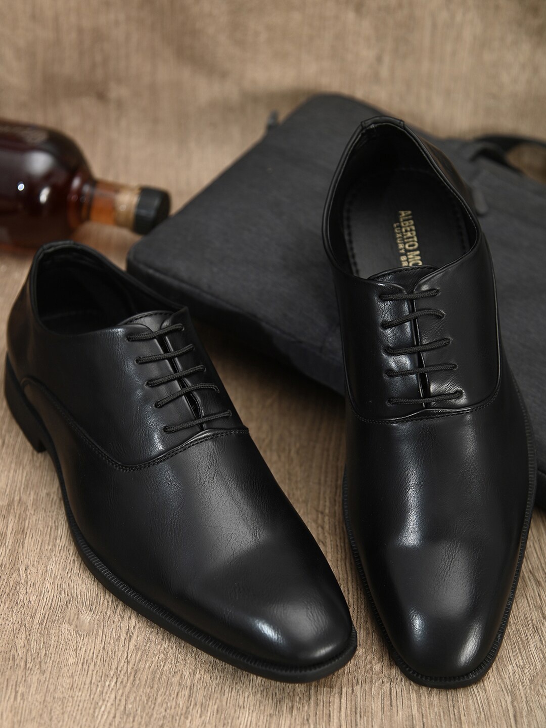 

ALBERTO MORENO Men Black Solid Formal Derby Shoes