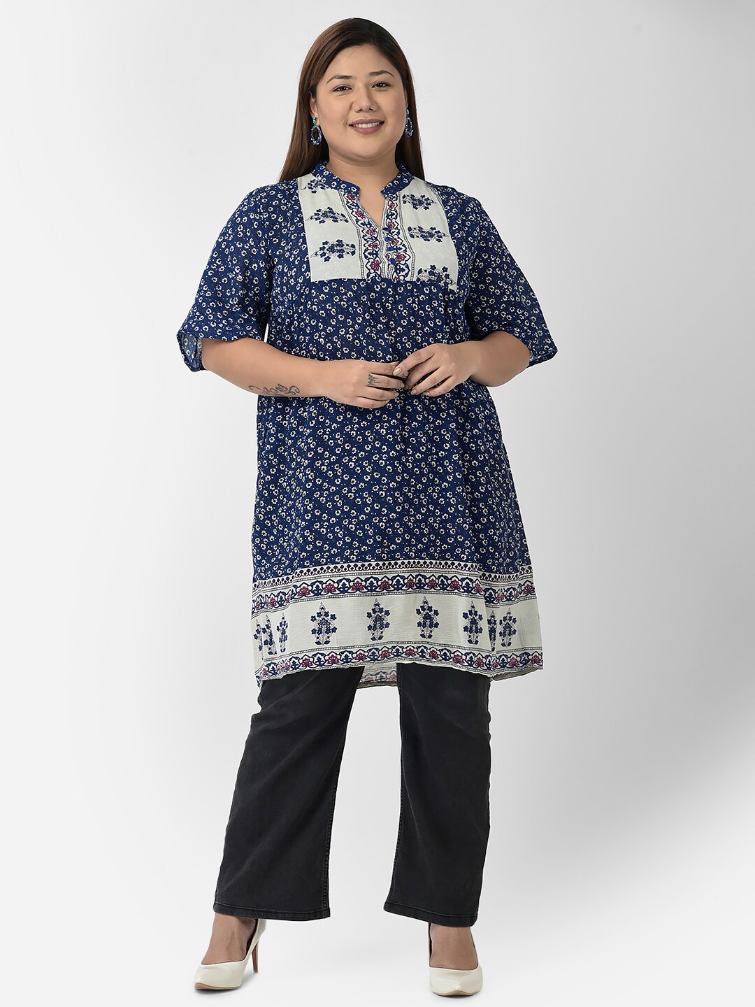 

VELDRESS Plus-Size Blue & Off White Floral Printed Kurta