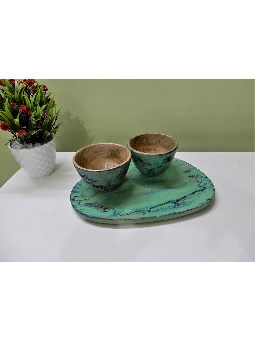 

Disoo Fashions Green Solid Wood Oval Shape Tray Cum Platter With 2 Bowls