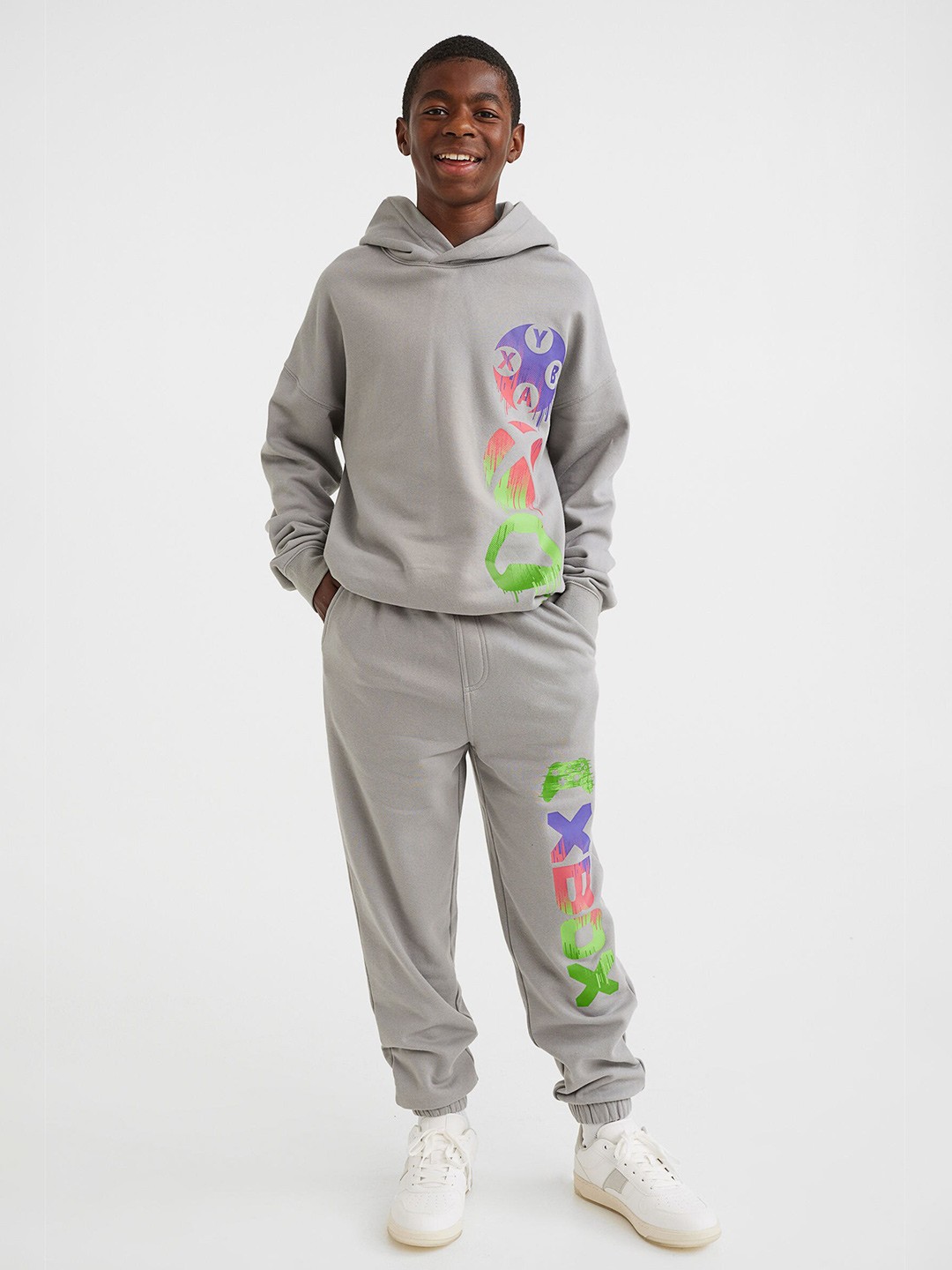 

H&M Boys 2-piece Grey & Green Printed Sweatshirt Set