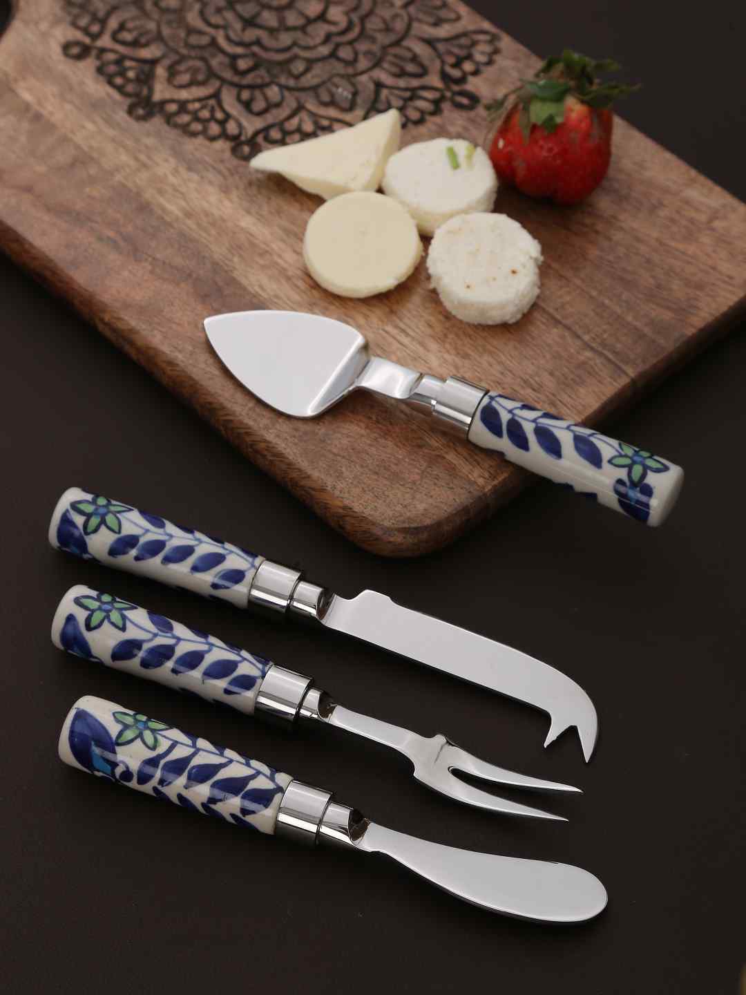 

Amoliconcepts Pack Of 4 White & Blue Hand Painted Cheese Knives Set