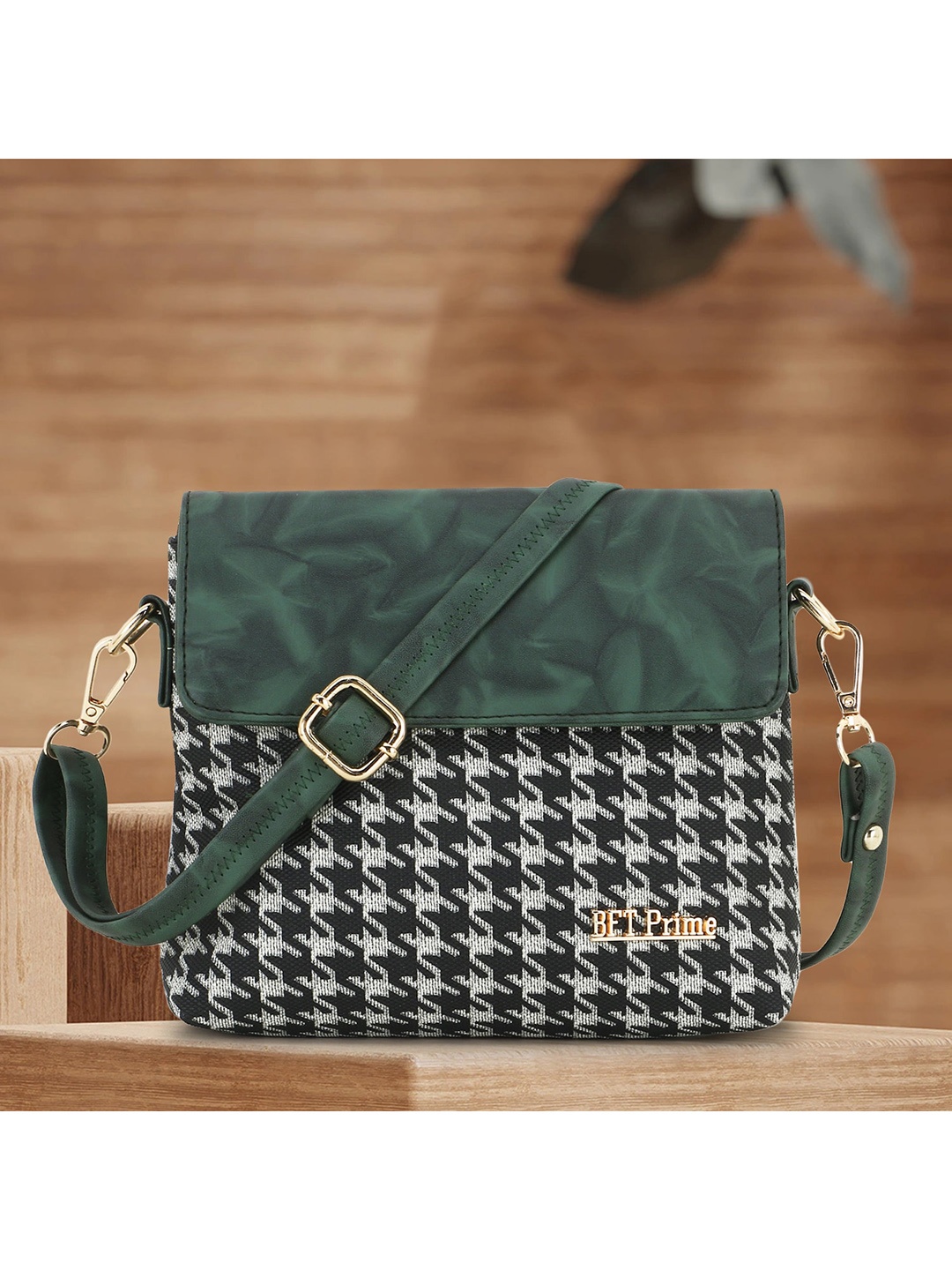 

WOMEN MARKS Green Geometric Printed PU Oversized Structured Sling Bag with Quilted