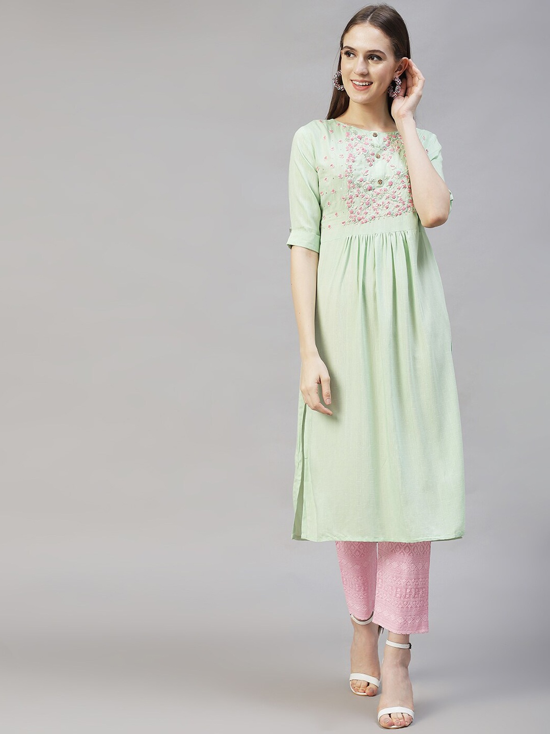 

FASHOR Women Green Floral Yoke Design Thread Work Kurta