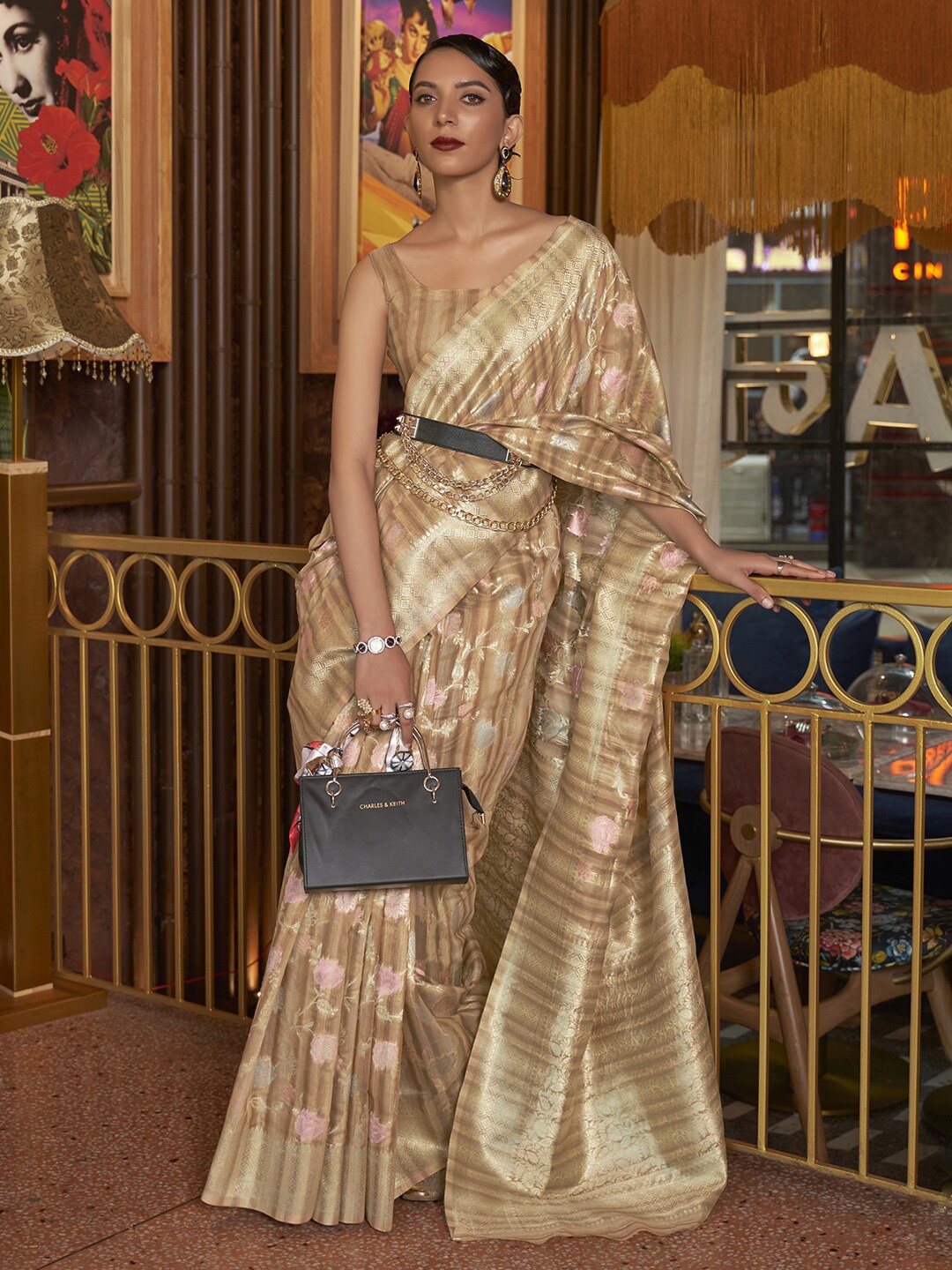 

Mitera Beige & Gold-Toned Floral Silk Blend Banarasi Saree