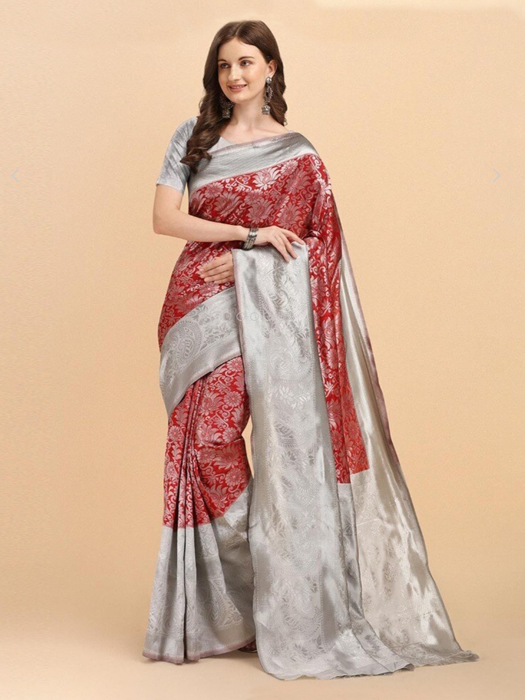 

YOYO Fashion Red & Silver-Toned Woven Design Zari Fusion Saree