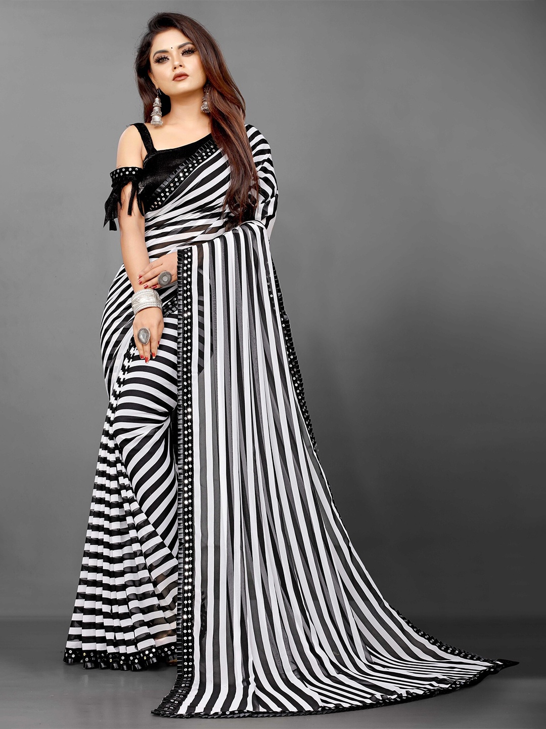 

Grubstaker Black & White Leheriya Sequinned Leheriya Saree