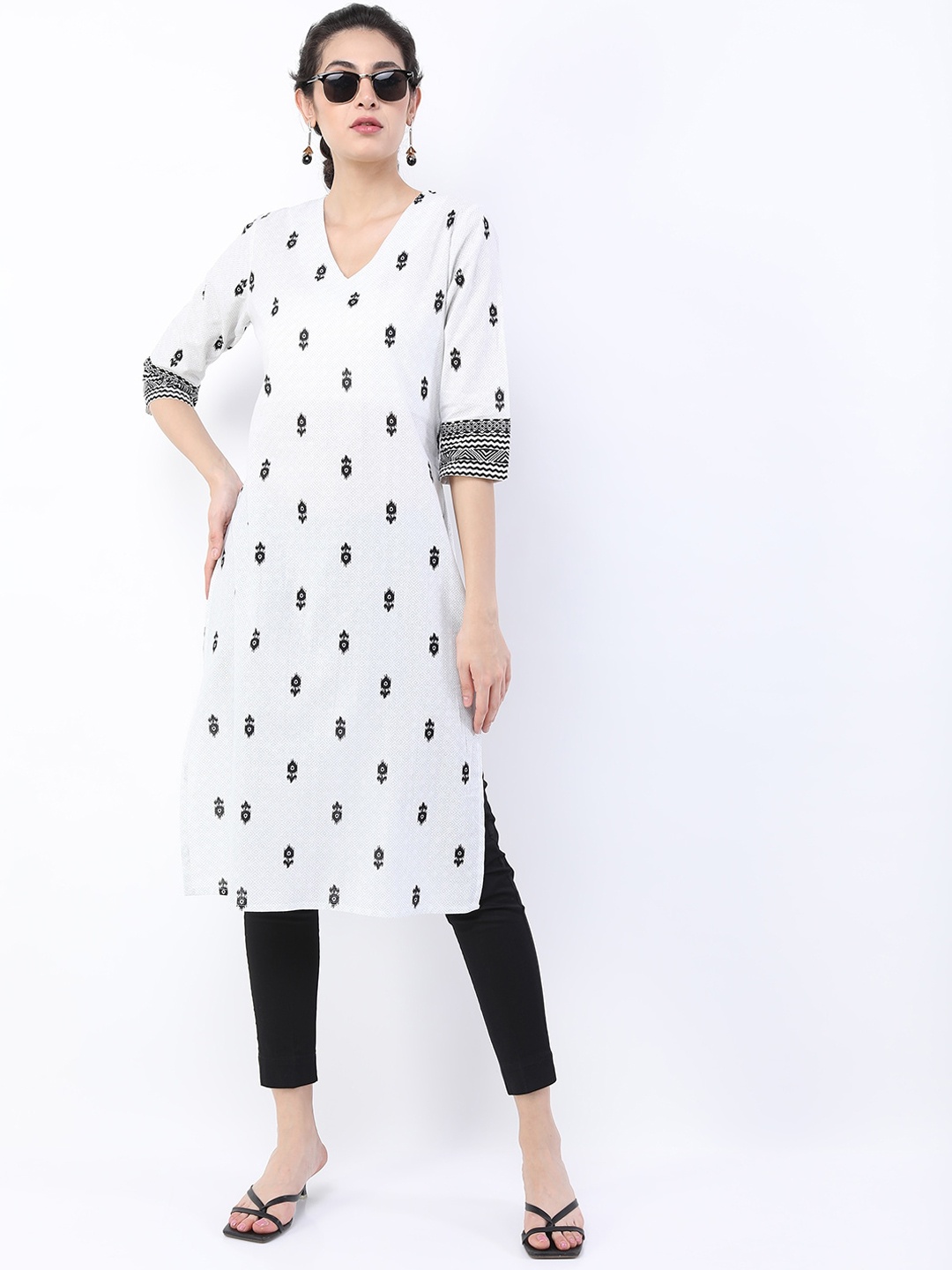 

Vishudh Women Off White Geometric Striped Pathani Kurta