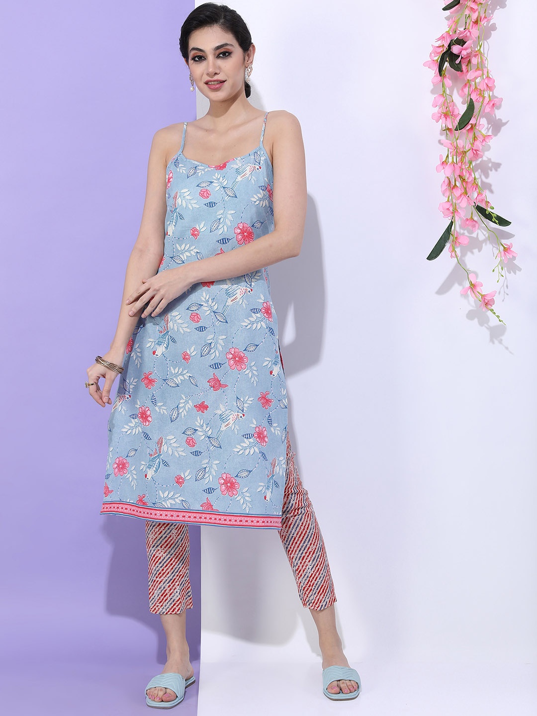 

Vishudh Women Blue Floral Printed Kurta