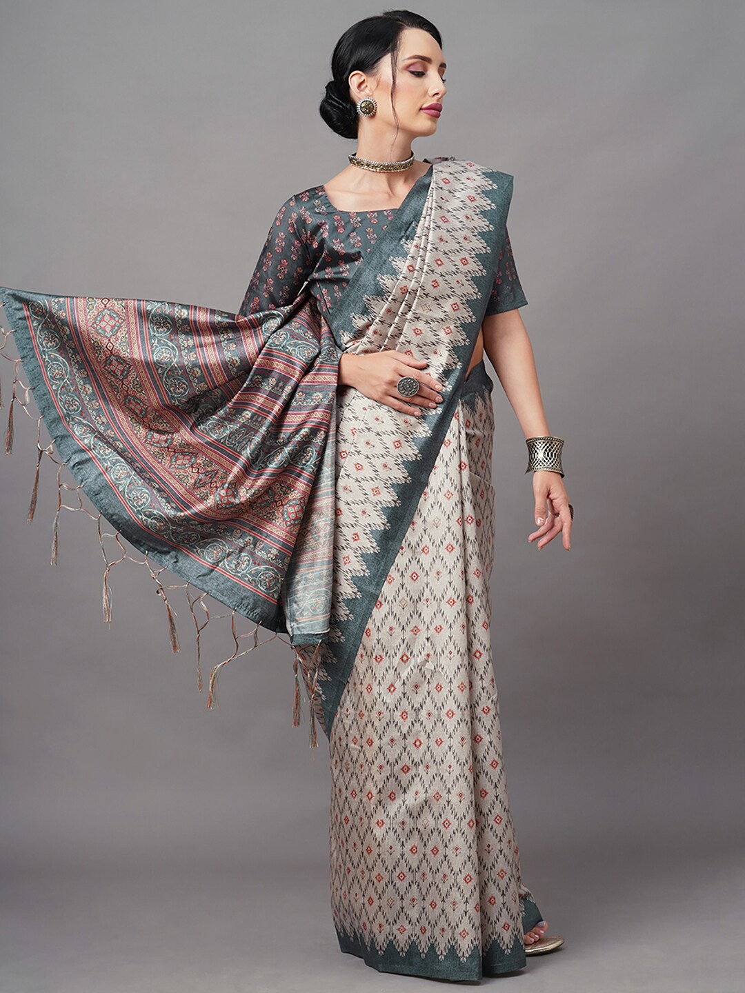 

Mitera Green & Pink Ethnic Motifs Art Silk Ikat Saree