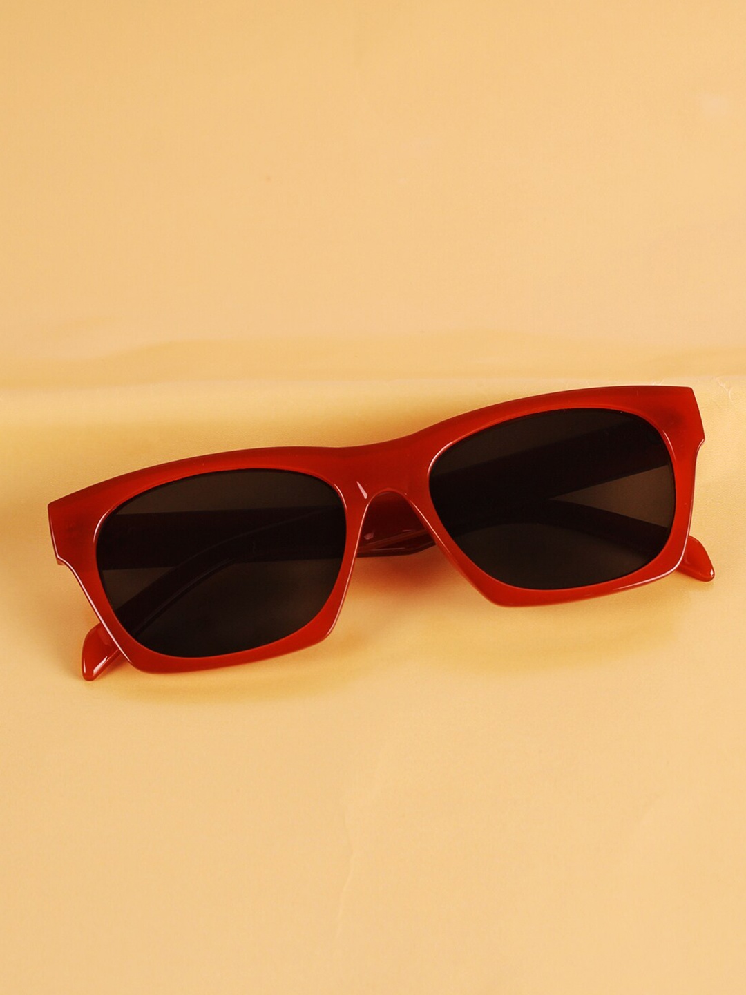 

QUIRKY Unisex Black Lens & Red Square Sunglasses with UV Protected Lens