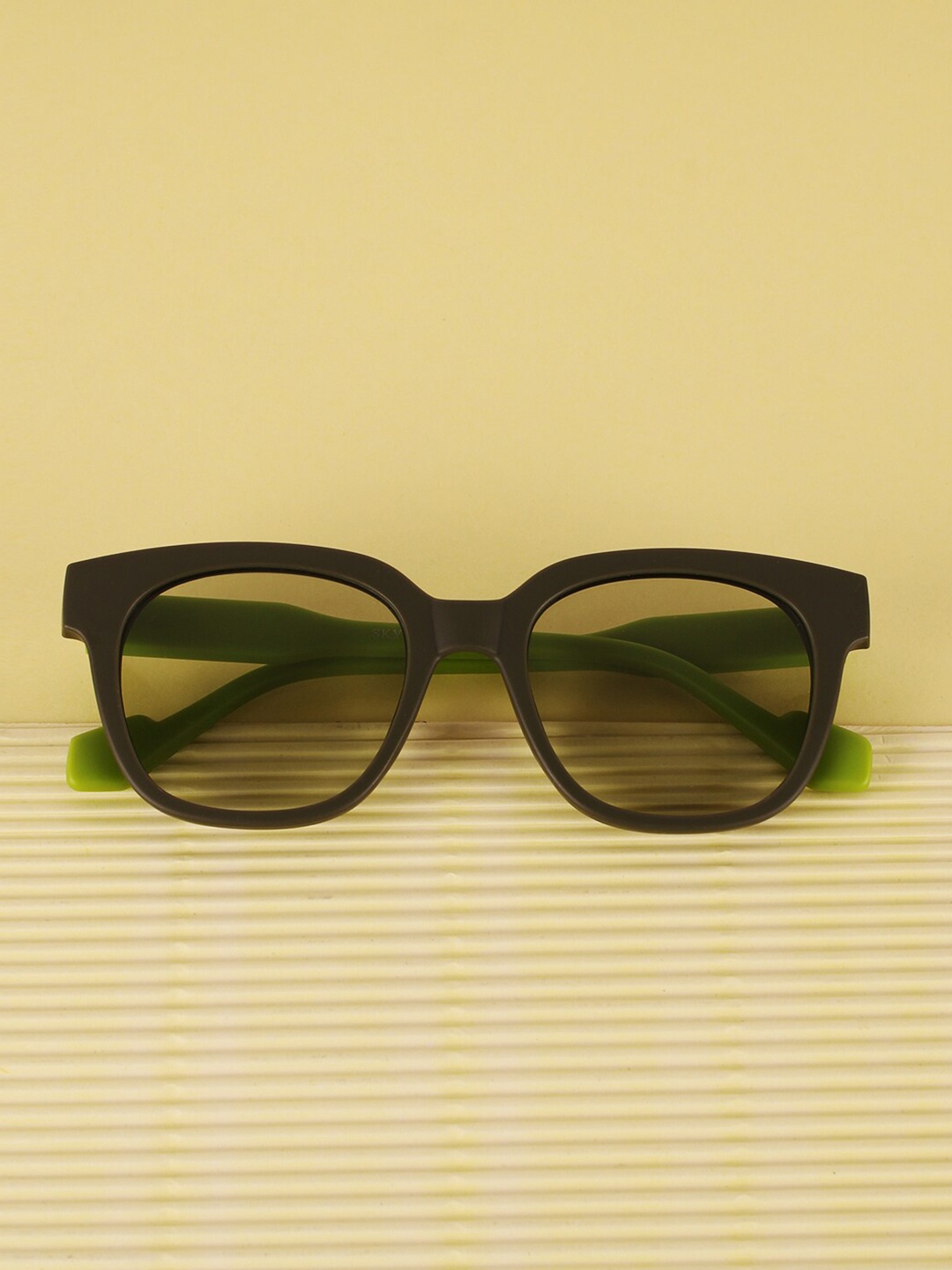 

QUIRKY Unisex Grey Lens & Green Wayfarer Sunglasses with UV Protected Lens