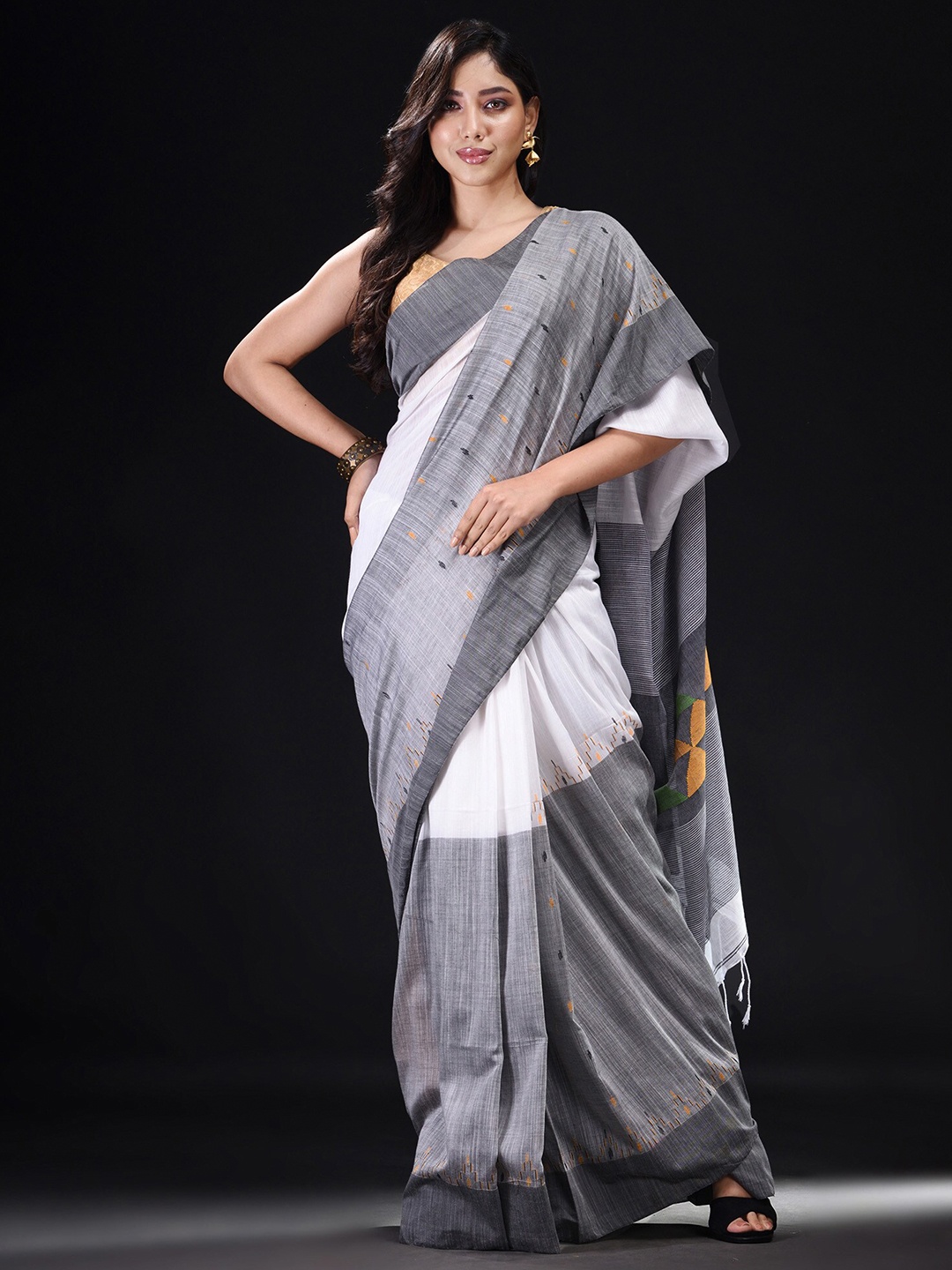 

BEATITUDE White & Grey Woven Design Pure Cotton Saree