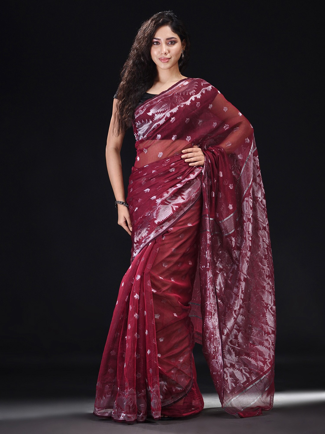 

BEATITUDE Red & Silver-Toned Woven Design Silk Cotton Jamdani Saree