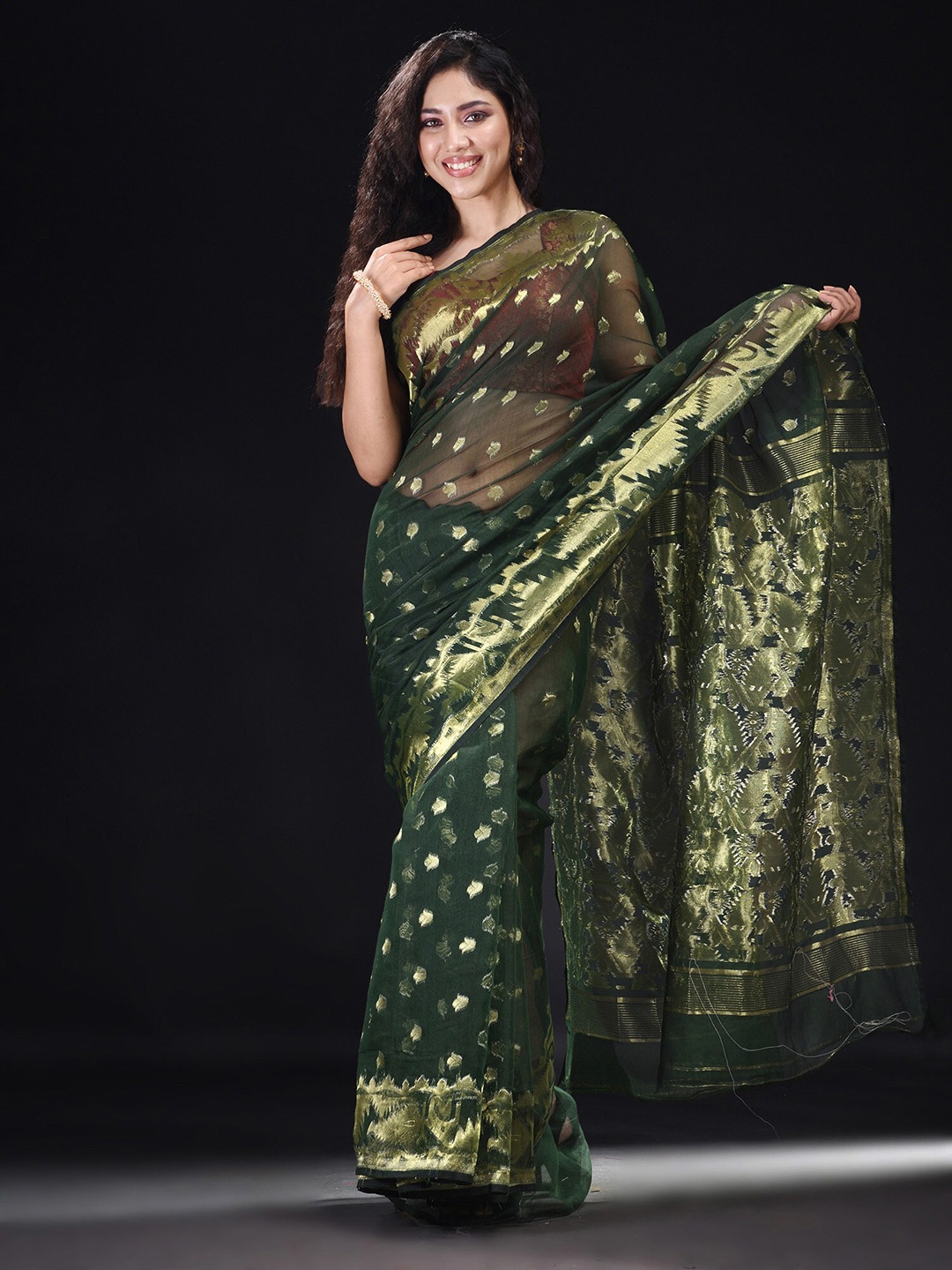

BEATITUDE Green & Gold-Toned Woven Jacquard Design Zari Silk Cotton Saree