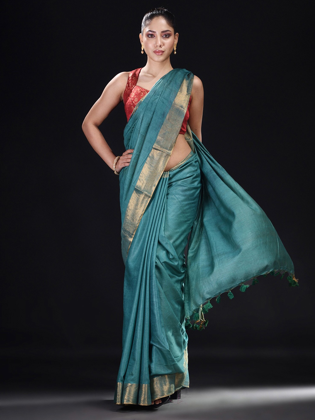 

BEATITUDE Teal & Gold-Toned Cotton Blend Zari Saree